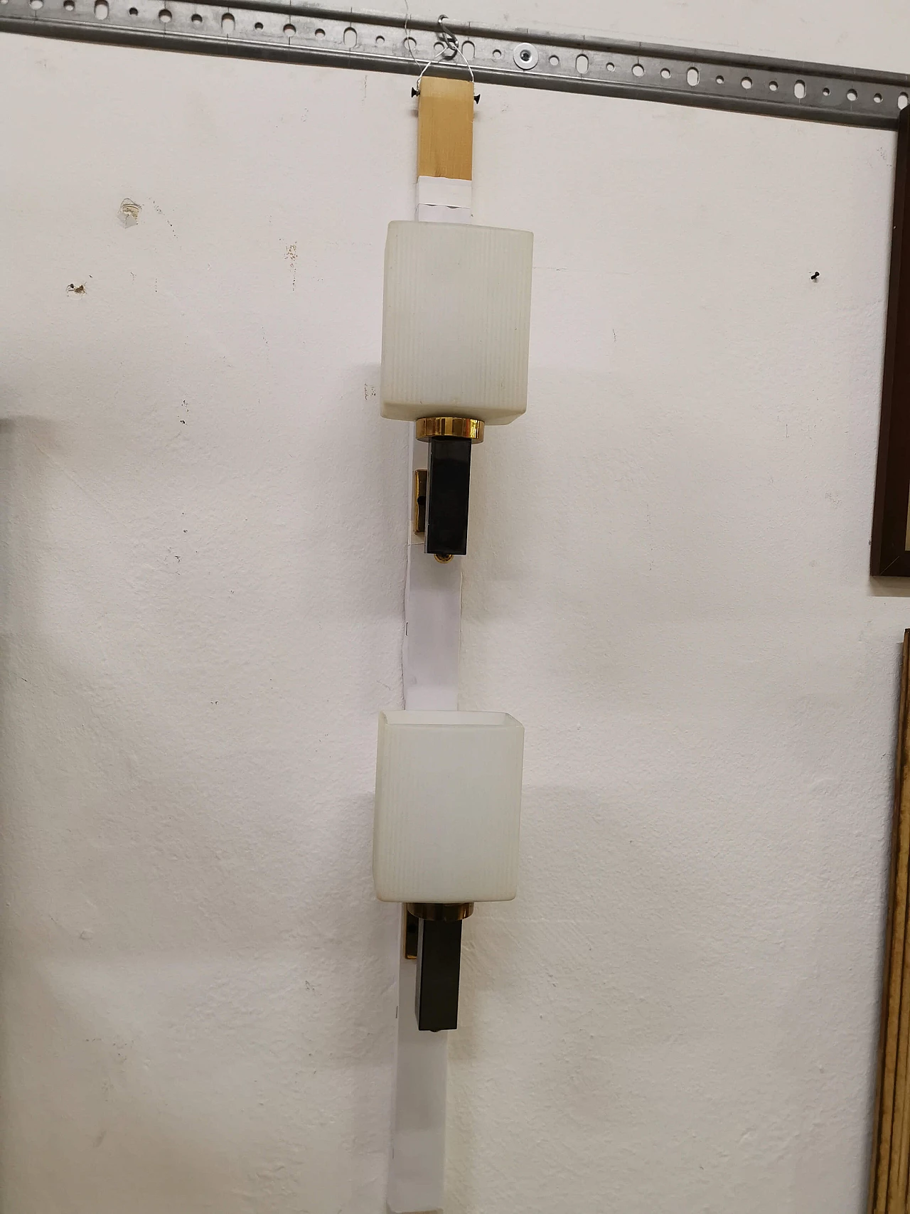 Pair of Stilnovo wall lamps in brass and opaline glass, 60s 1186986