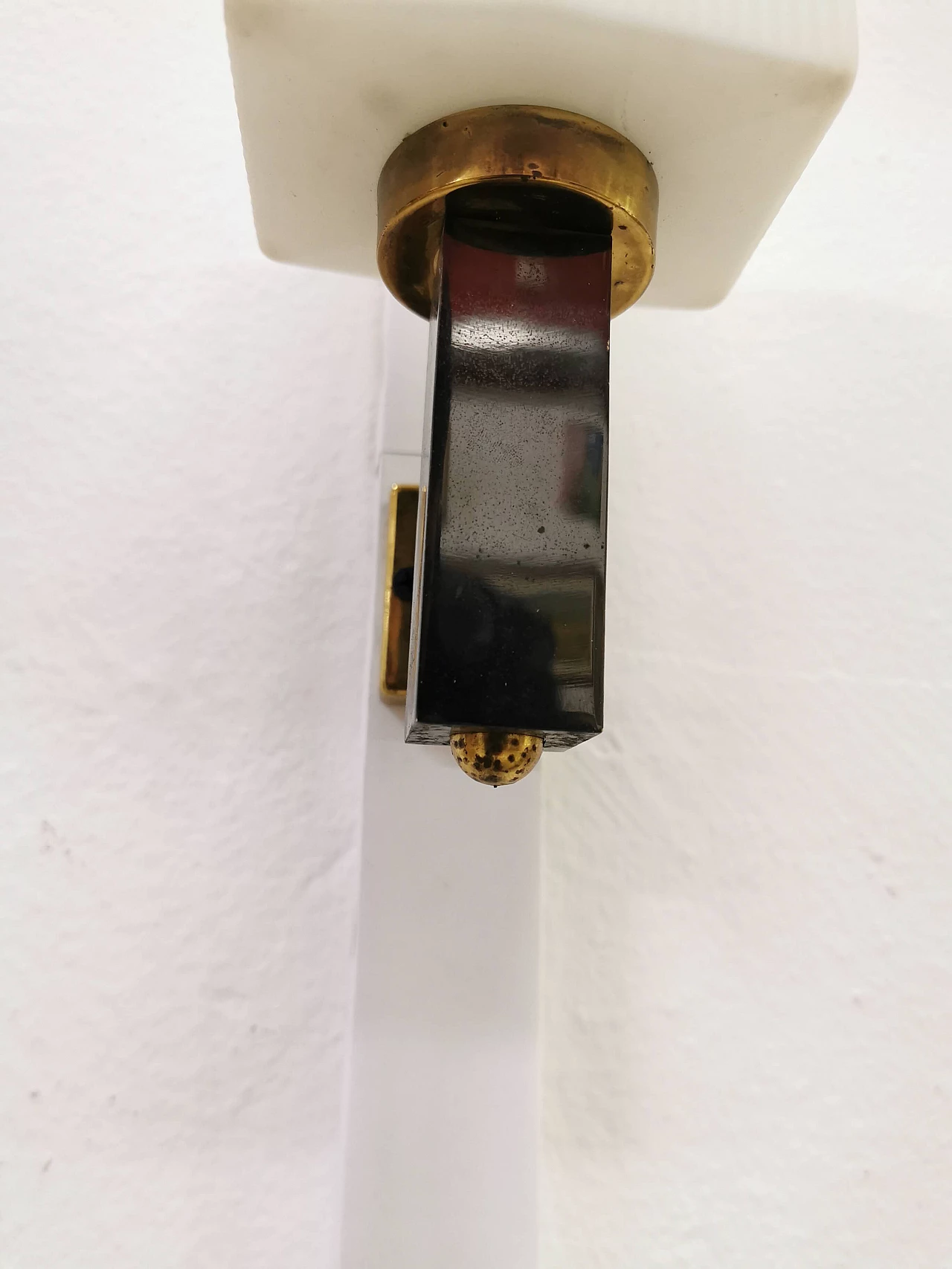 Pair of Stilnovo wall lamps in brass and opaline glass, 60s 1186988