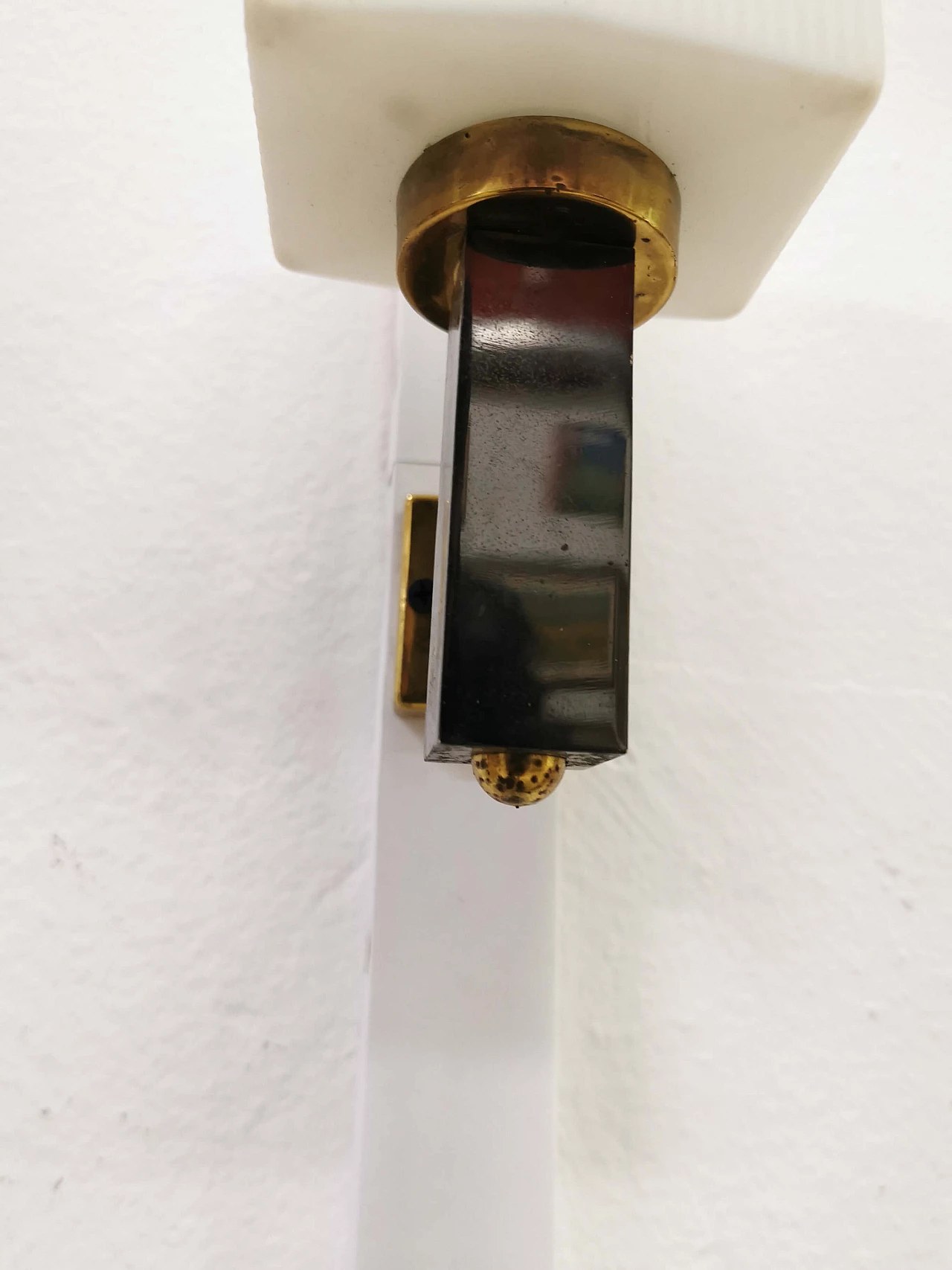 Pair of Stilnovo wall lamps in brass and opaline glass, 60s 1186989