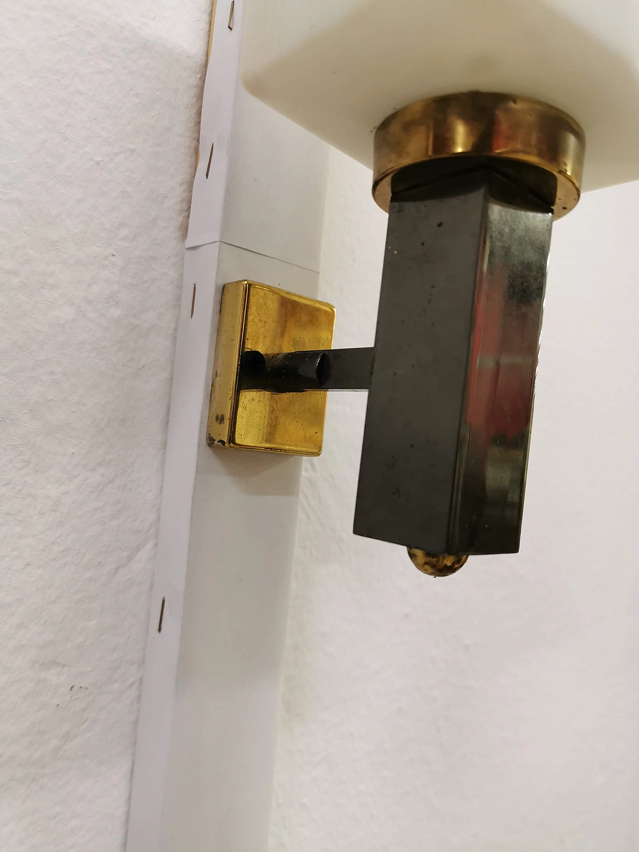 Pair of Stilnovo wall lamps in brass and opaline glass, 60s 1186990