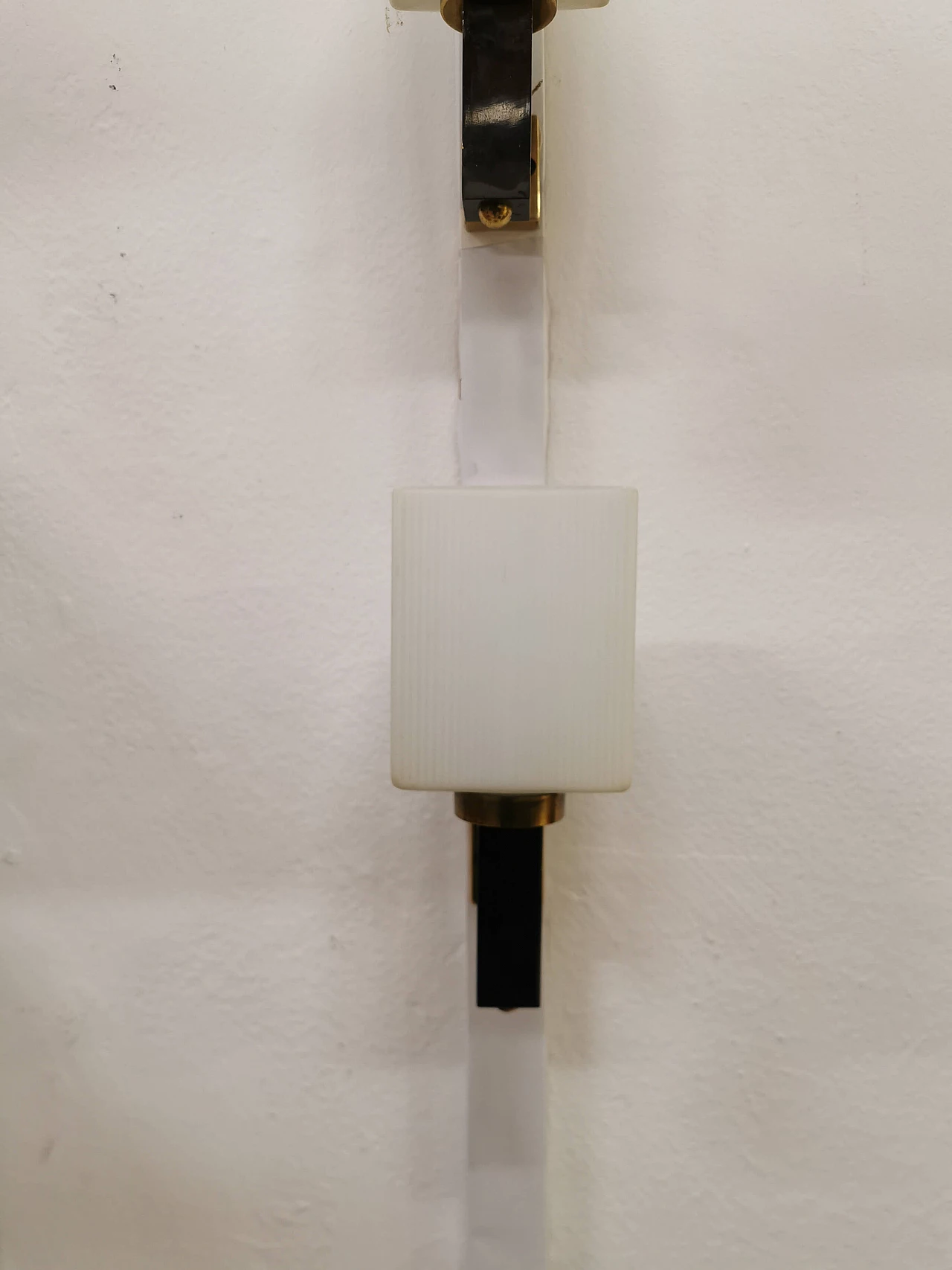 Pair of Stilnovo wall lamps in brass and opaline glass, 60s 1186993