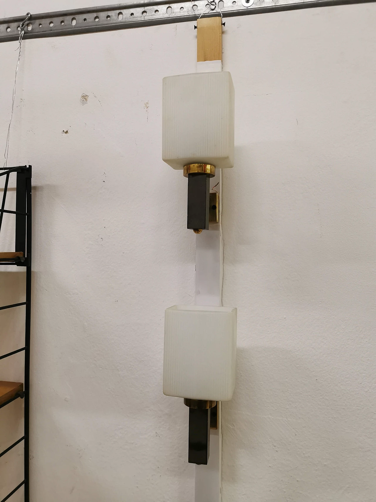 Pair of Stilnovo wall lamps in brass and opaline glass, 60s 1186995