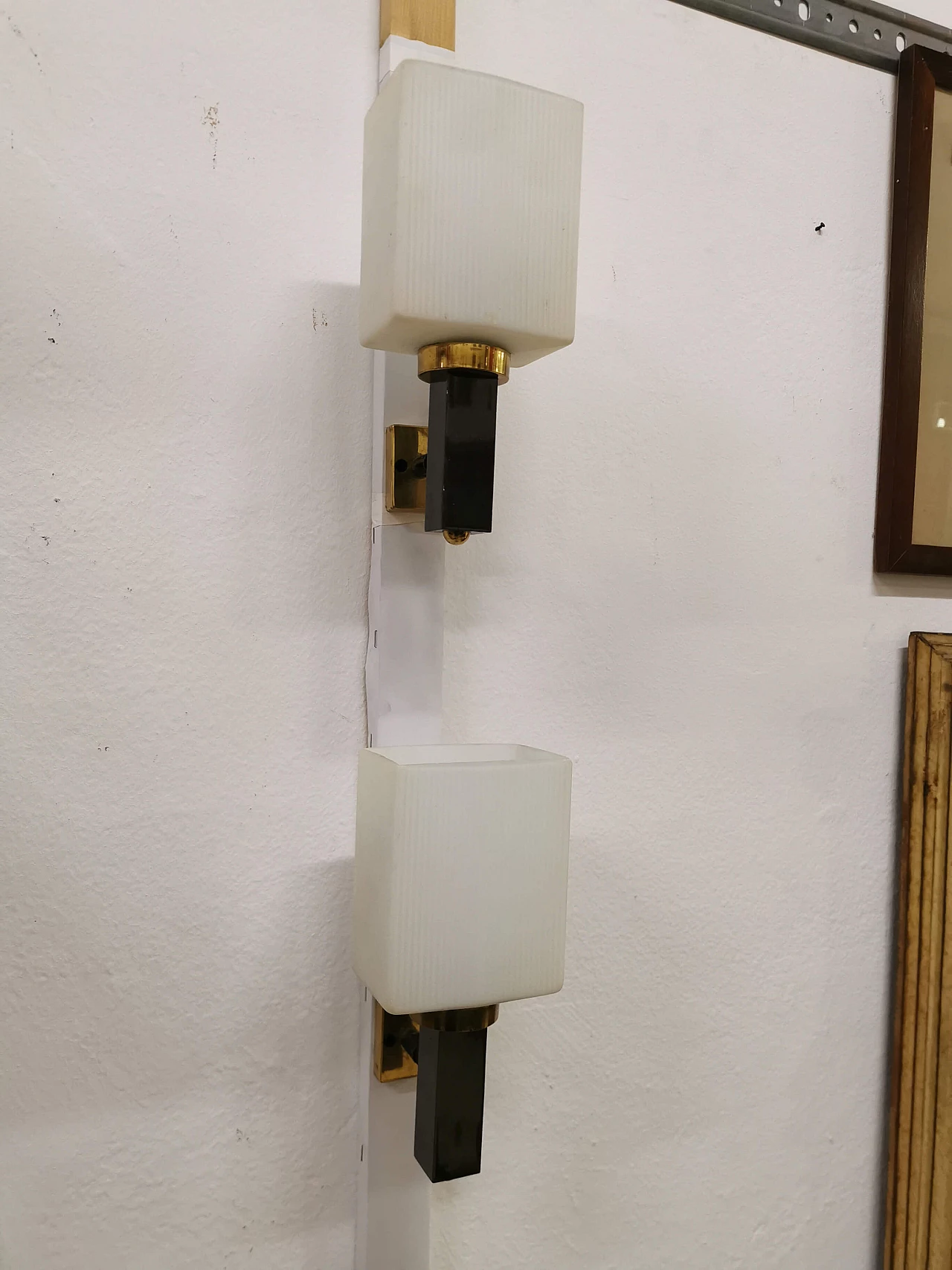 Pair of Stilnovo wall lamps in brass and opaline glass, 60s 1186998