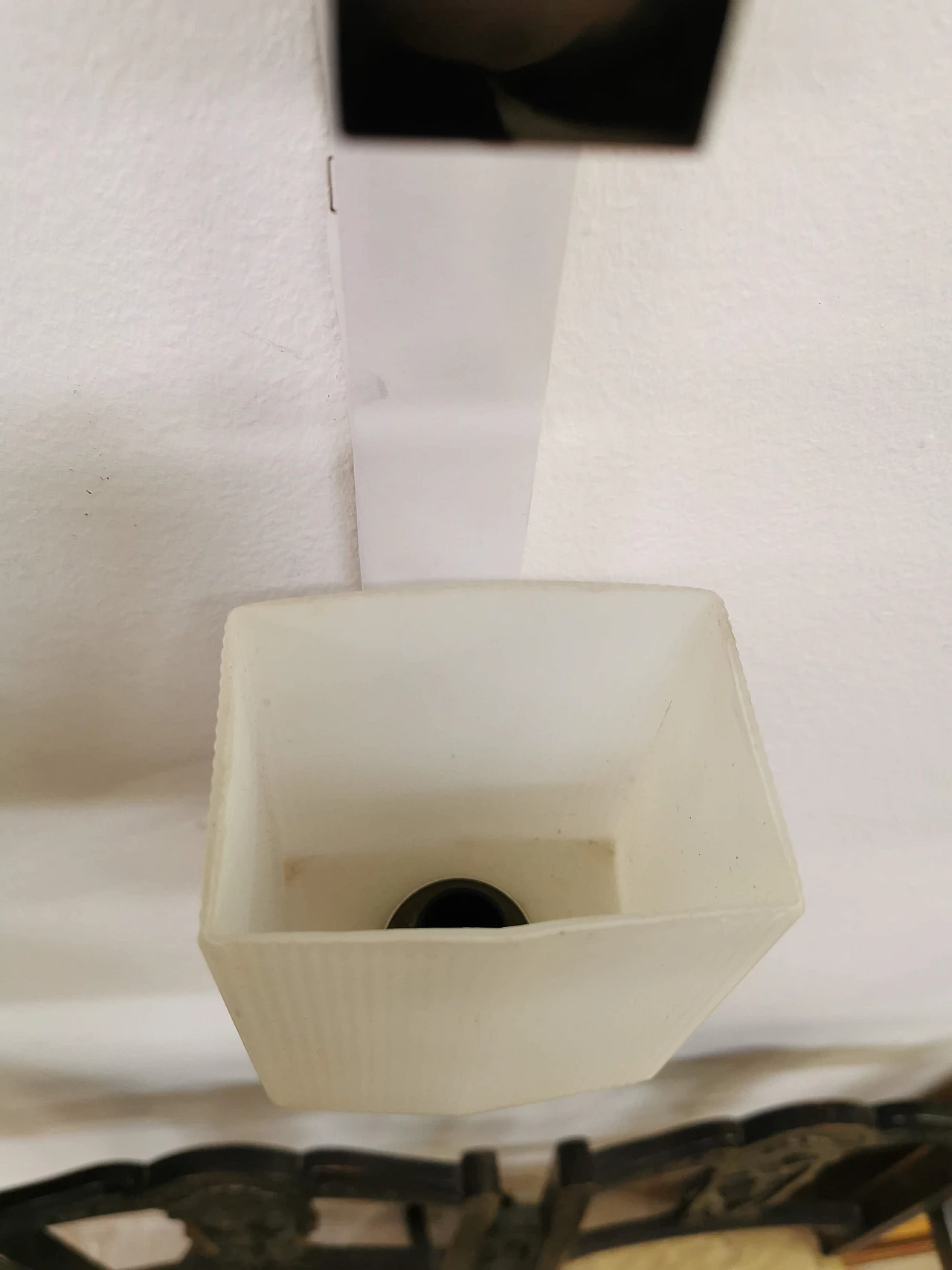 Pair of Stilnovo wall lamps in brass and opaline glass, 60s 1186999