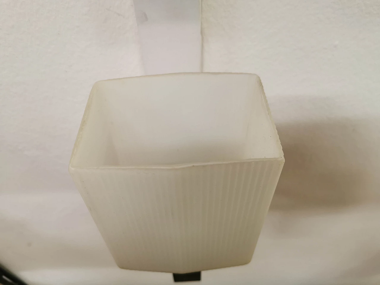 Pair of Stilnovo wall lamps in brass and opaline glass, 60s 1187002