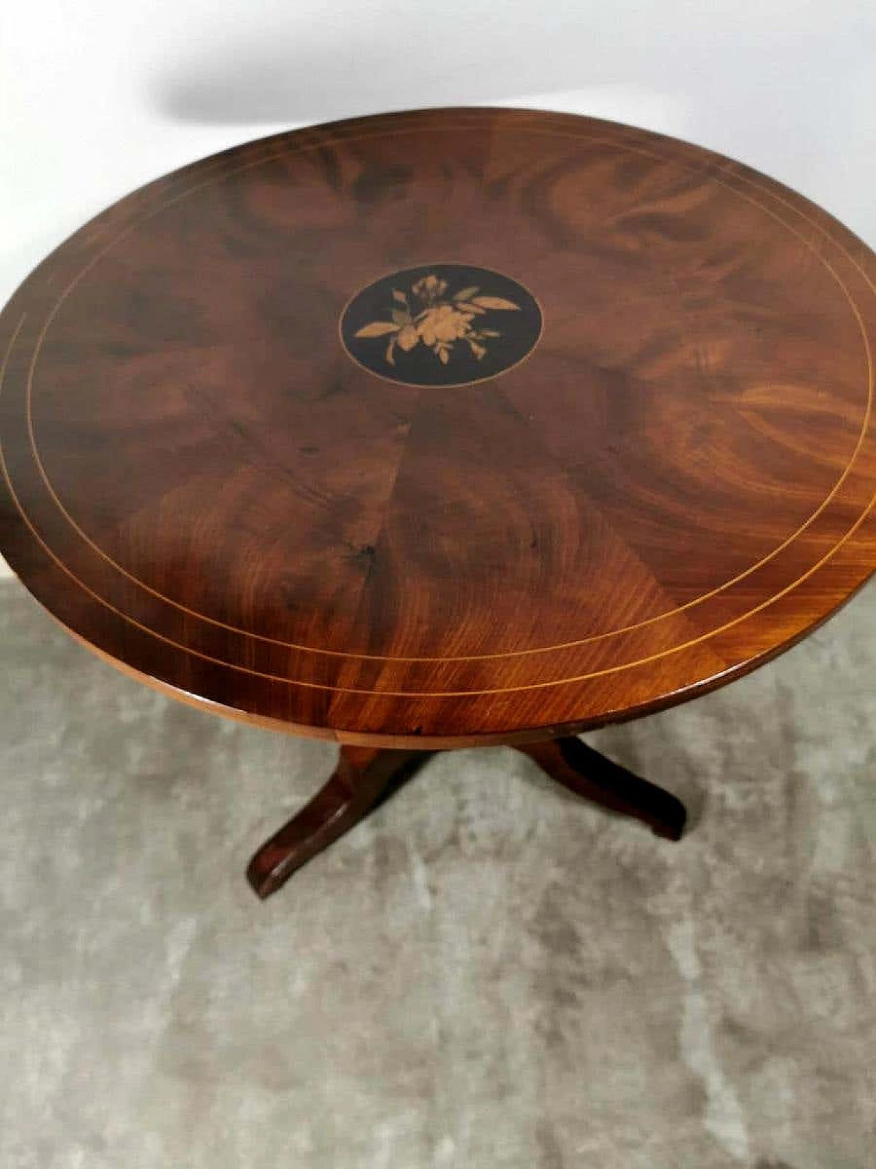 Louis Philippe style coffee table in walnut feather with central inlay, 19th century 1187296