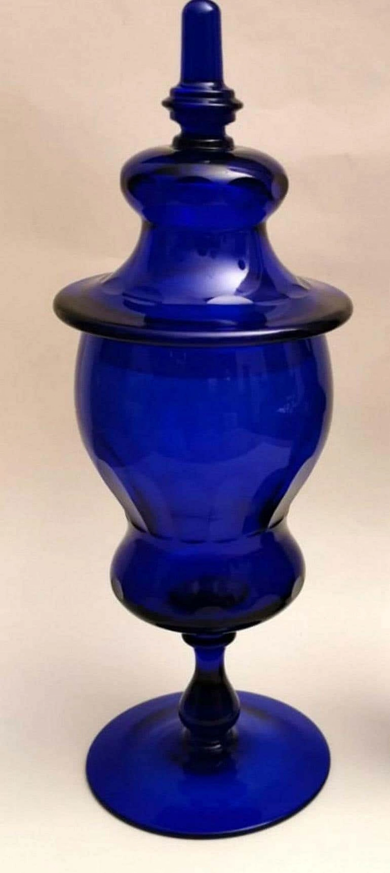 Coppia di bottiglie albarelli in vetro cobalto di Murano con coperchio 1187884