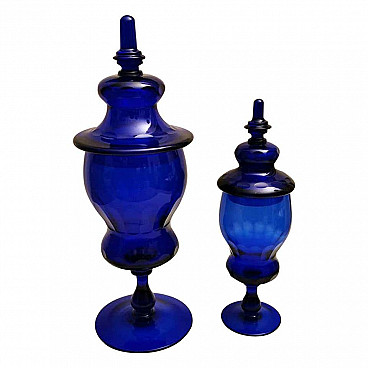 Pair of blown cobalt Murano glass albarelli bottles with lid, 40s | intOndo
