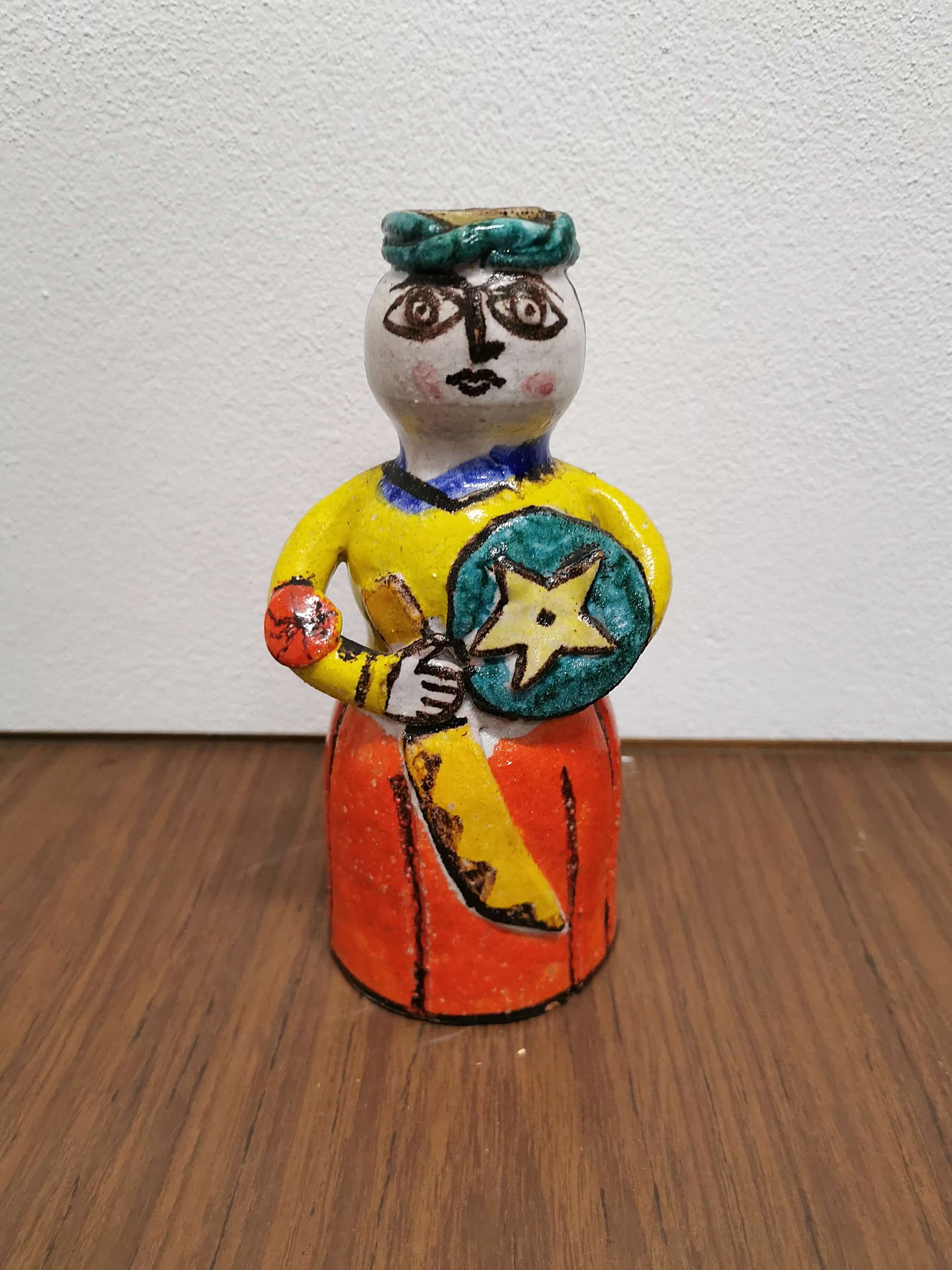 Scultura di guerriero siciliano di Giovanni De Simone in ceramica multicolore, anni '60 1187954