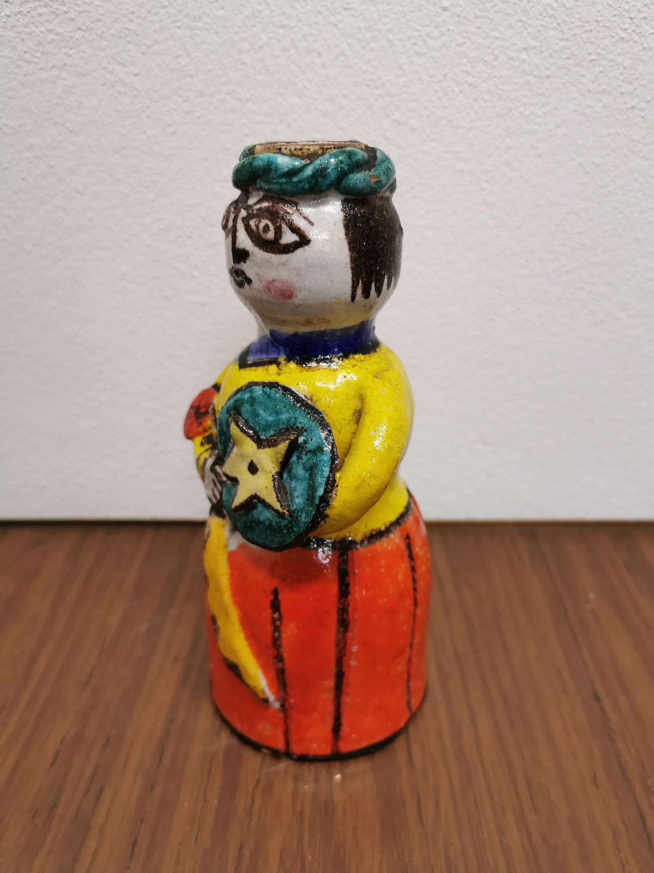 Scultura di guerriero siciliano di Giovanni De Simone in ceramica multicolore, anni '60 1187957