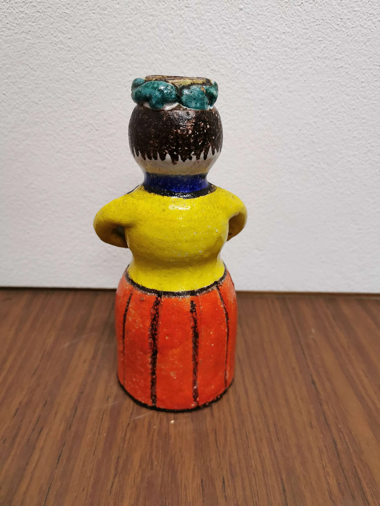 Scultura di guerriero siciliano di Giovanni De Simone in ceramica multicolore, anni '60 1187959