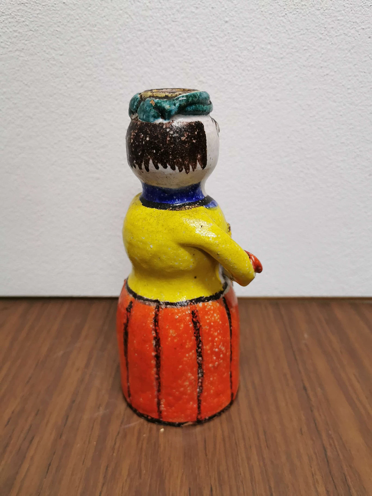 Scultura di guerriero siciliano di Giovanni De Simone in ceramica multicolore, anni '60 1187960