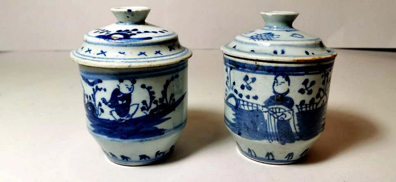 Coppia di vasetti per zenzero in porcellana con decorazioni in blu cobalto 1188328