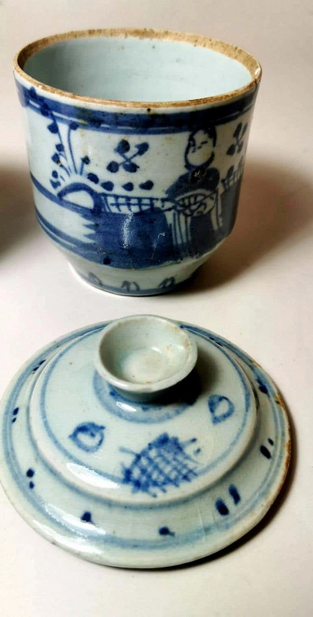 Coppia di vasetti per zenzero in porcellana con decorazioni in blu cobalto 1188329