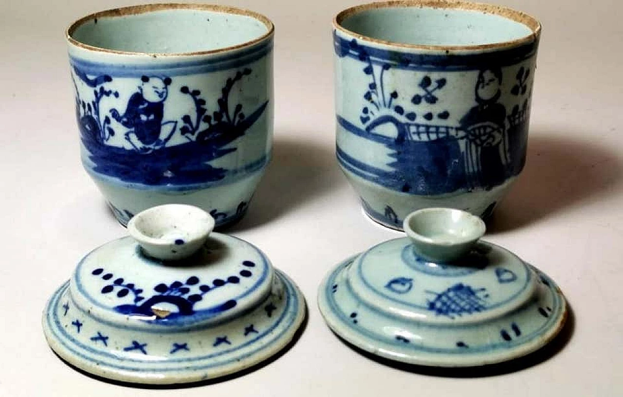 Coppia di vasetti per zenzero in porcellana con decorazioni in blu cobalto 1188330