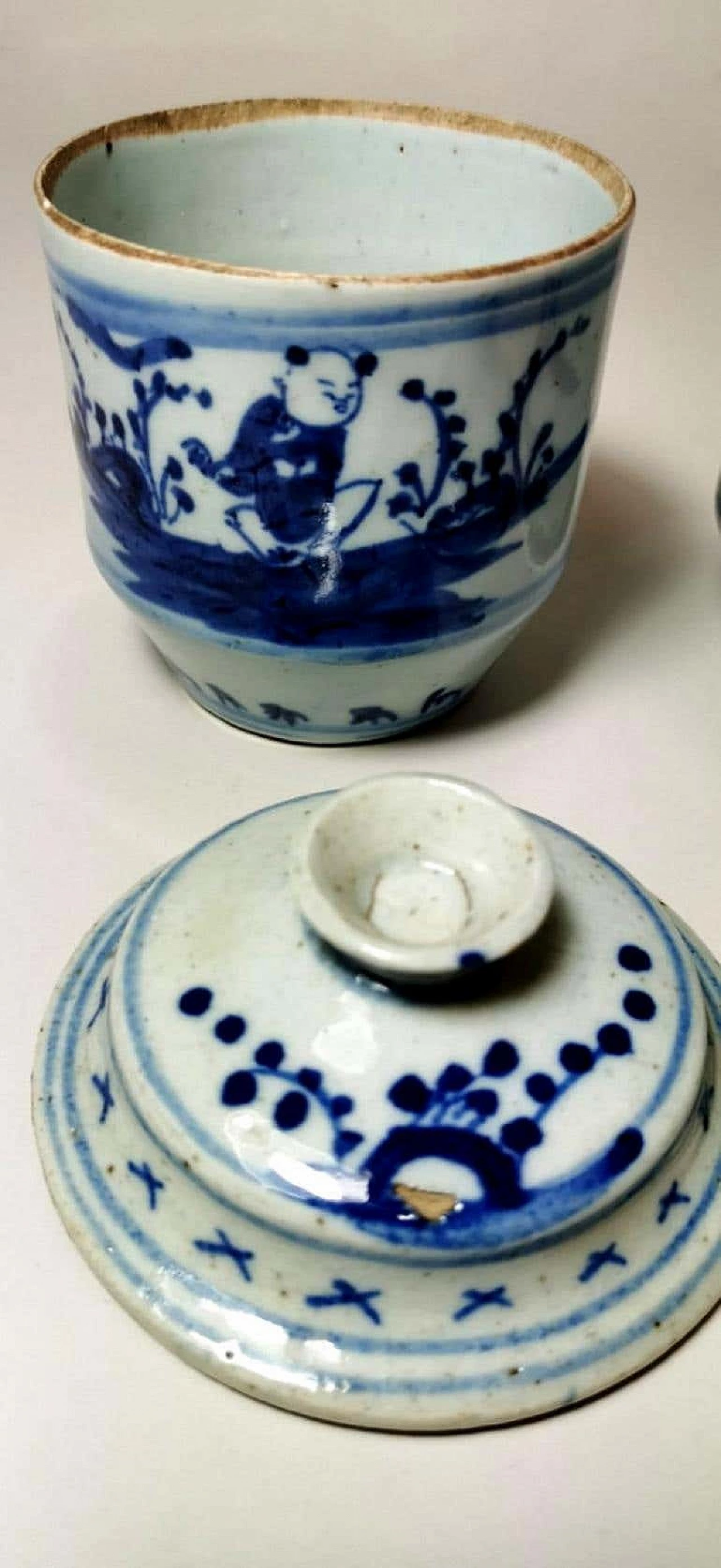 Coppia di vasetti per zenzero in porcellana con decorazioni in blu cobalto 1188331