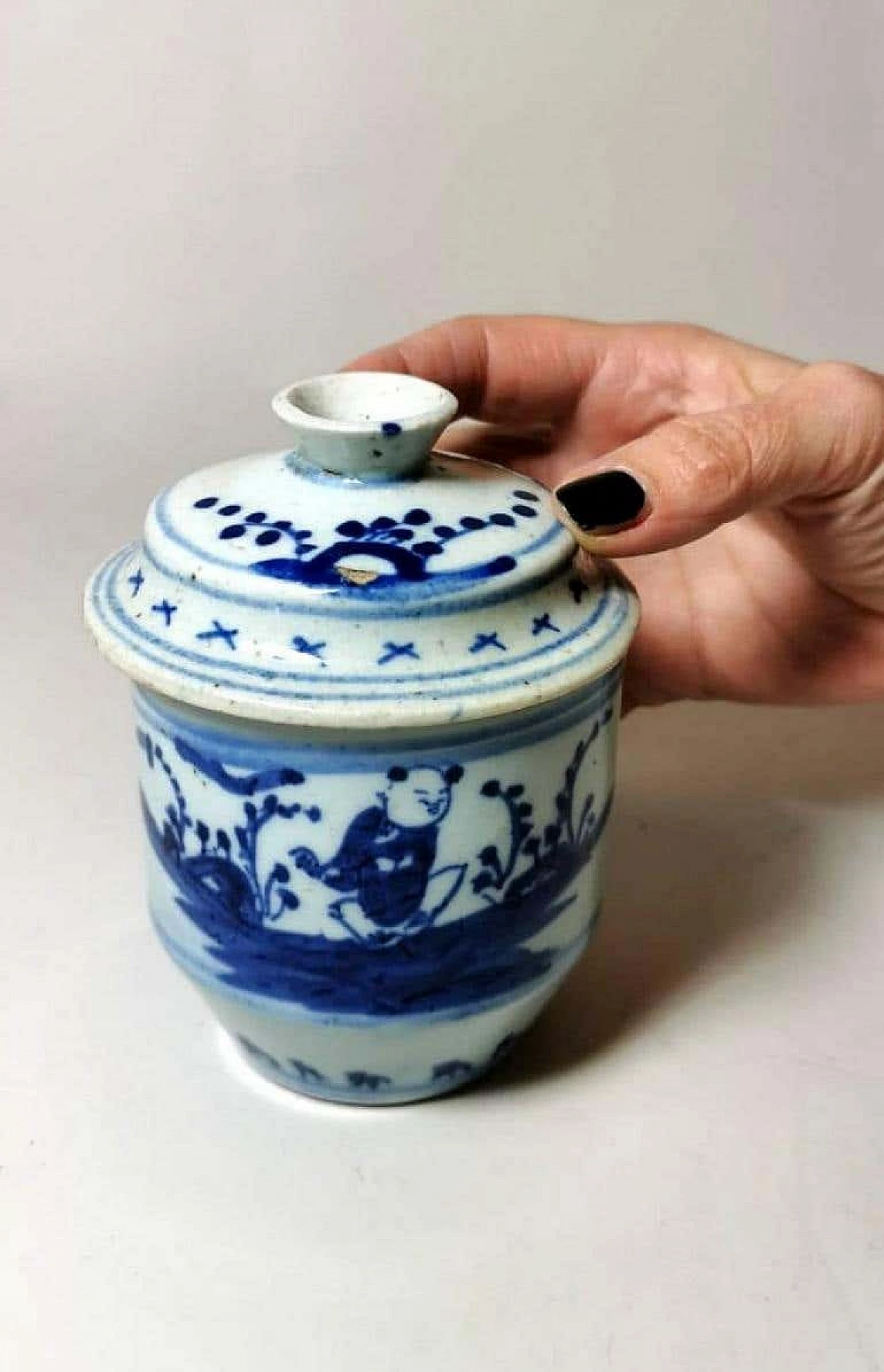 Coppia di vasetti per zenzero in porcellana con decorazioni in blu cobalto 1188344