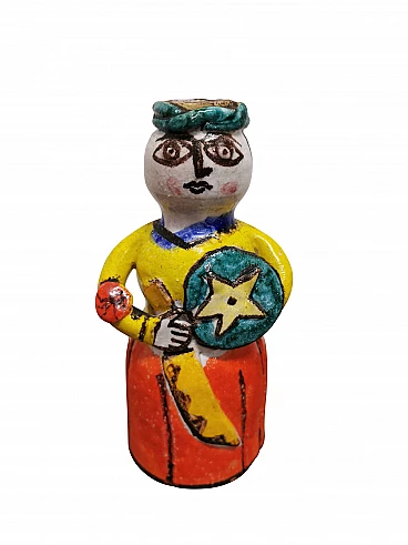 Scultura di guerriero siciliano di Giovanni De Simone in ceramica multicolore, anni '60