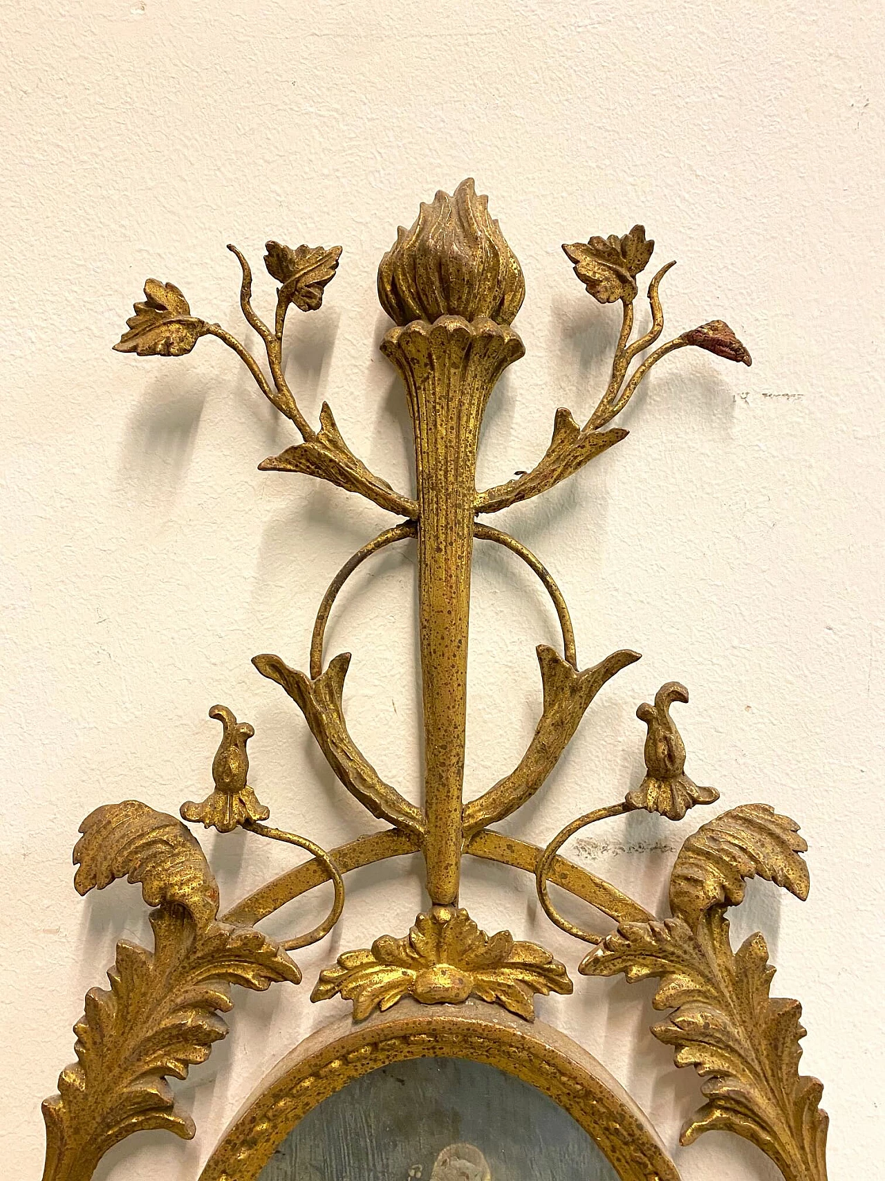 Applique a 3 luci in legno e ferro dorato con specchio, anni '50 1188645
