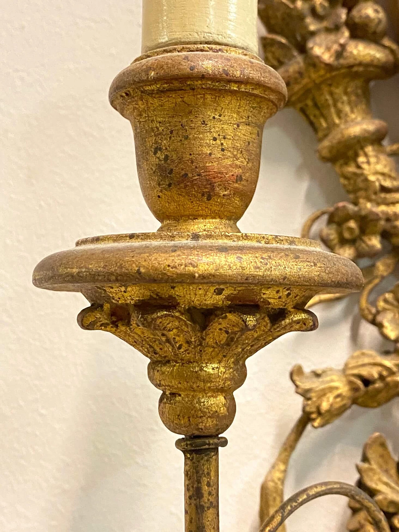 Applique a 3 luci in legno e ferro dorato con specchio, anni '50 1188650
