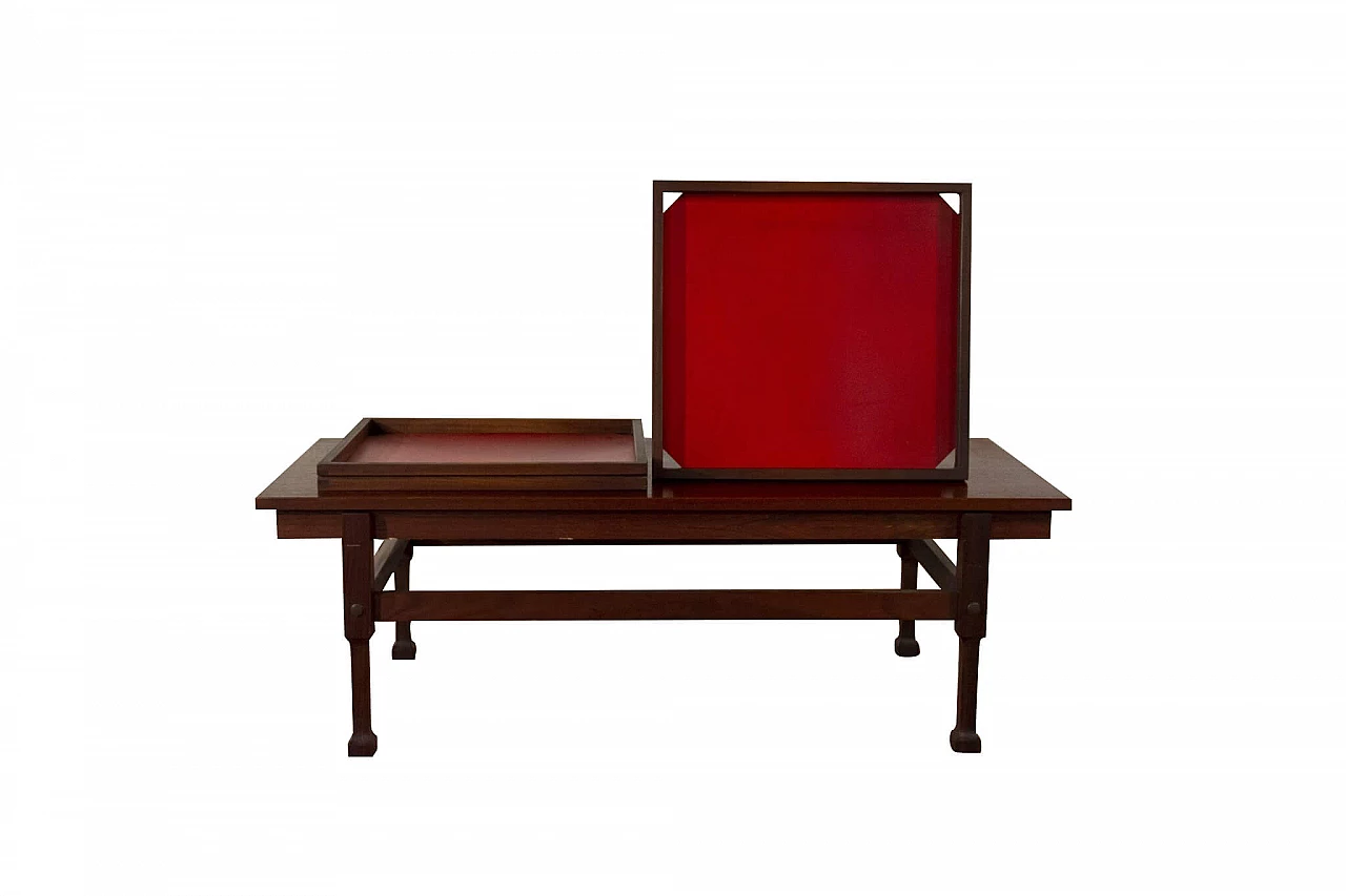 Tavolino scandinavo con vassoi rossi, anni '60 1189589