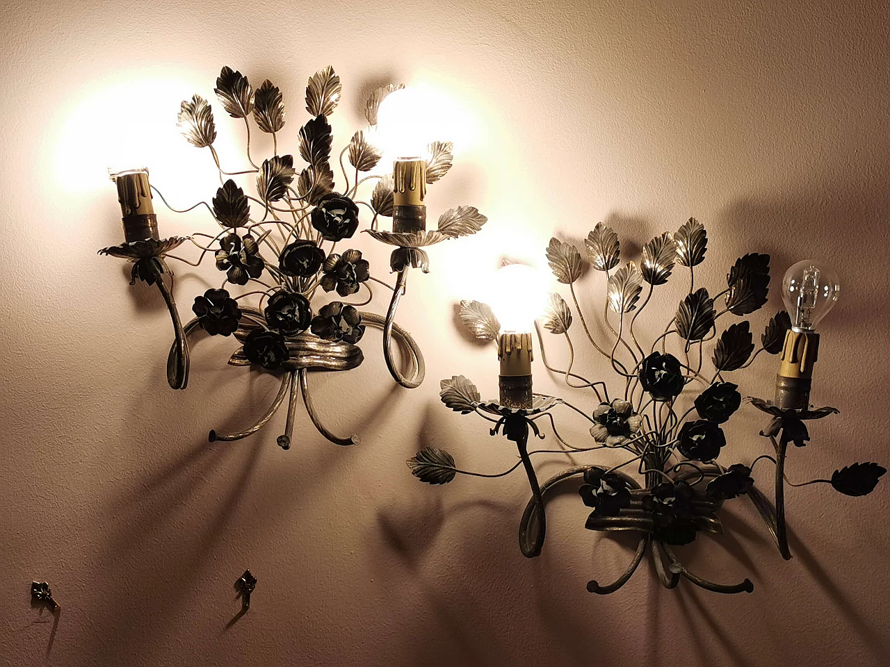 Pair of floral sconces in handcrafted silver plated iron, 50s 1190190