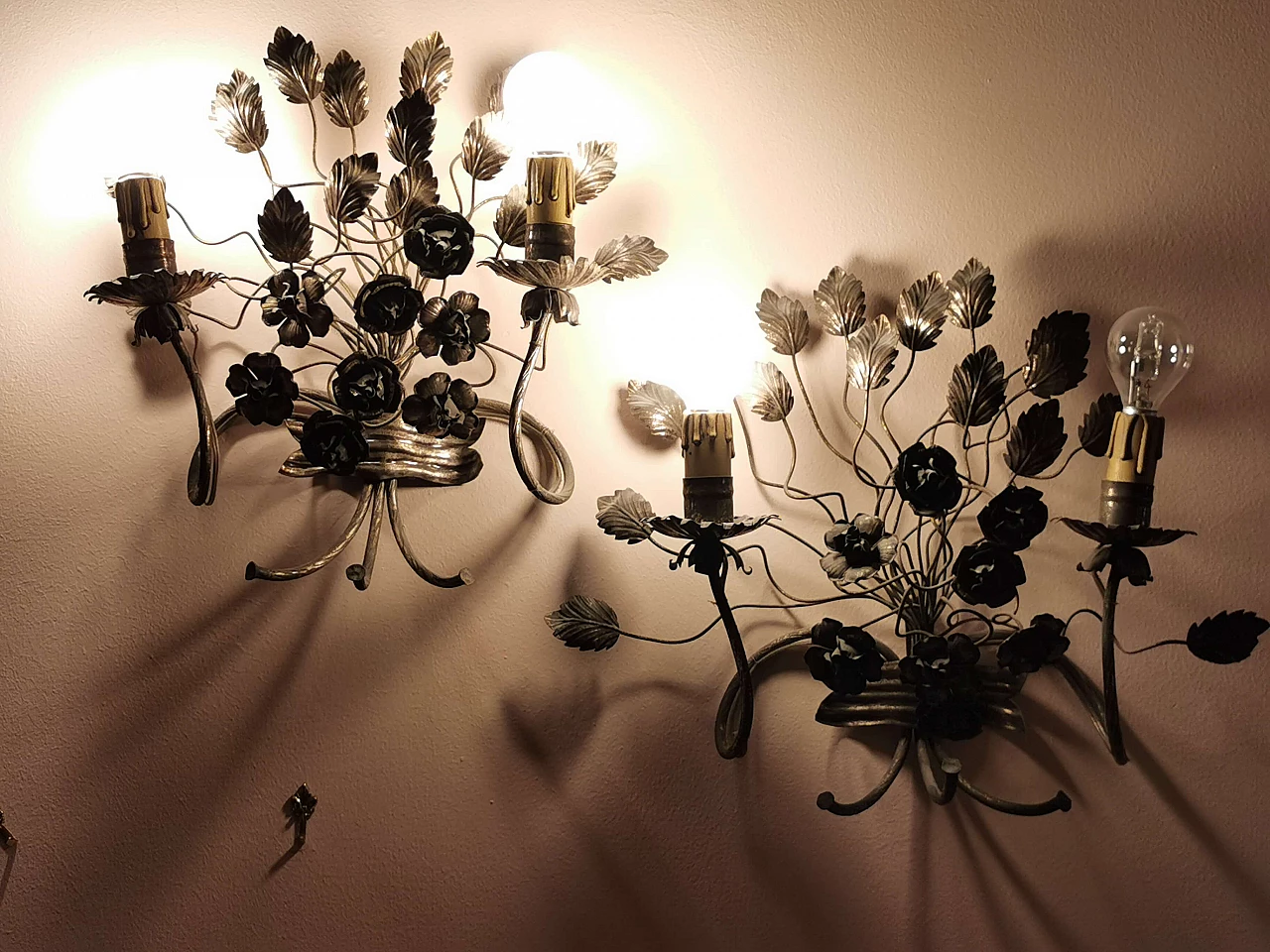 Pair of floral sconces in handcrafted silver plated iron, 50s 1190191