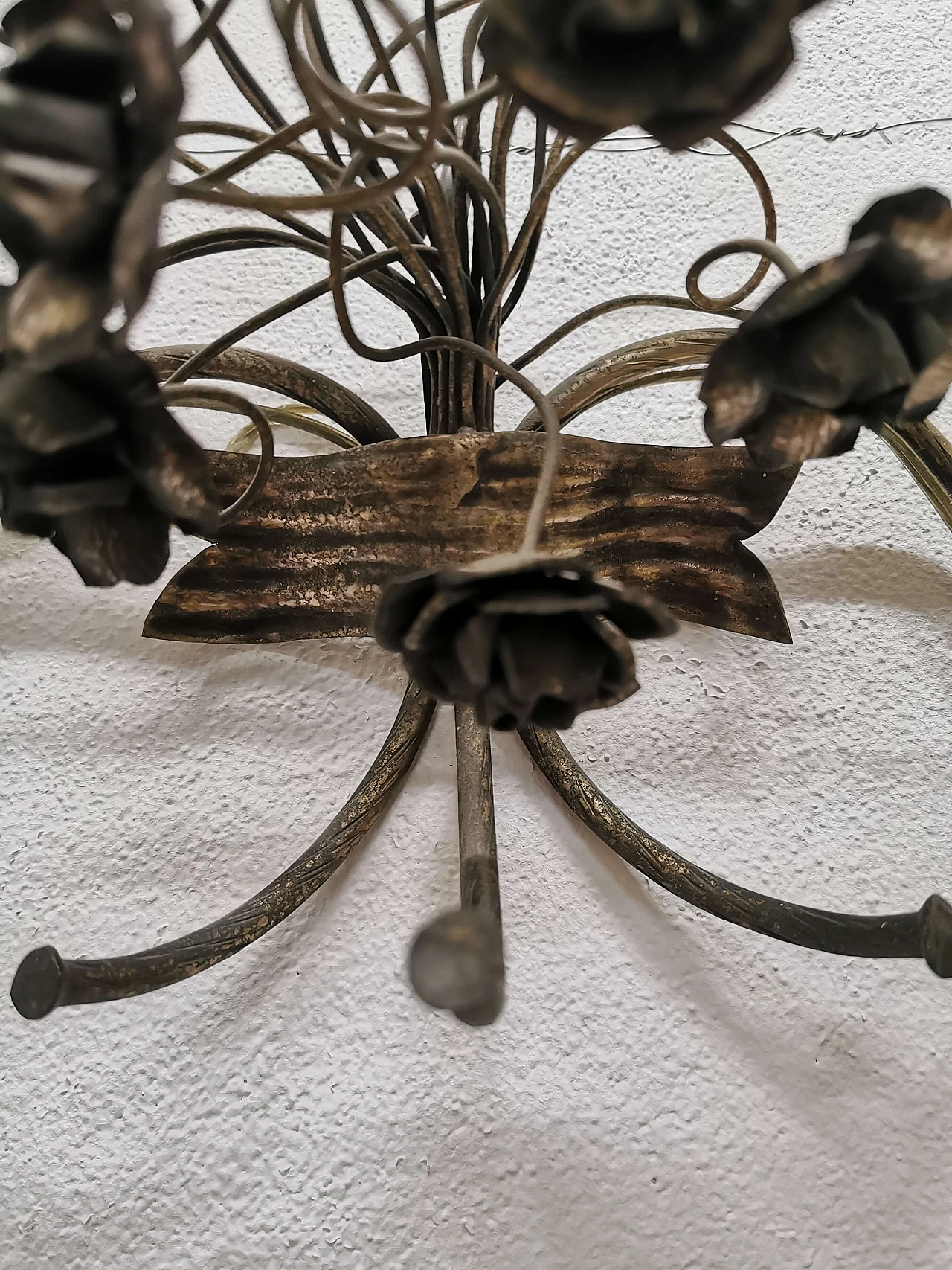 Coppia di appliques floreali in ferro battuto e argentato, anni '50 1190199