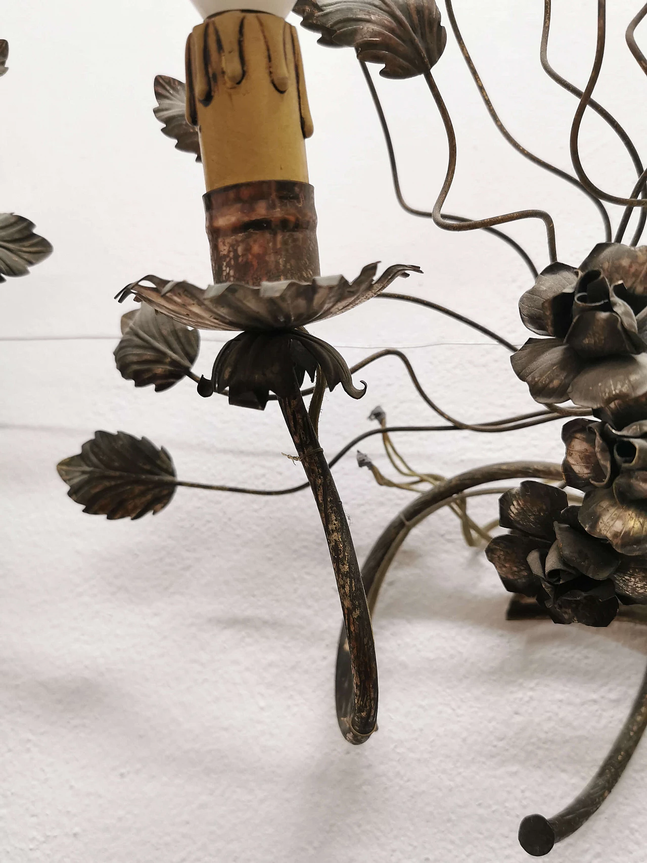 Coppia di appliques floreali in ferro battuto e argentato, anni '50 1190200