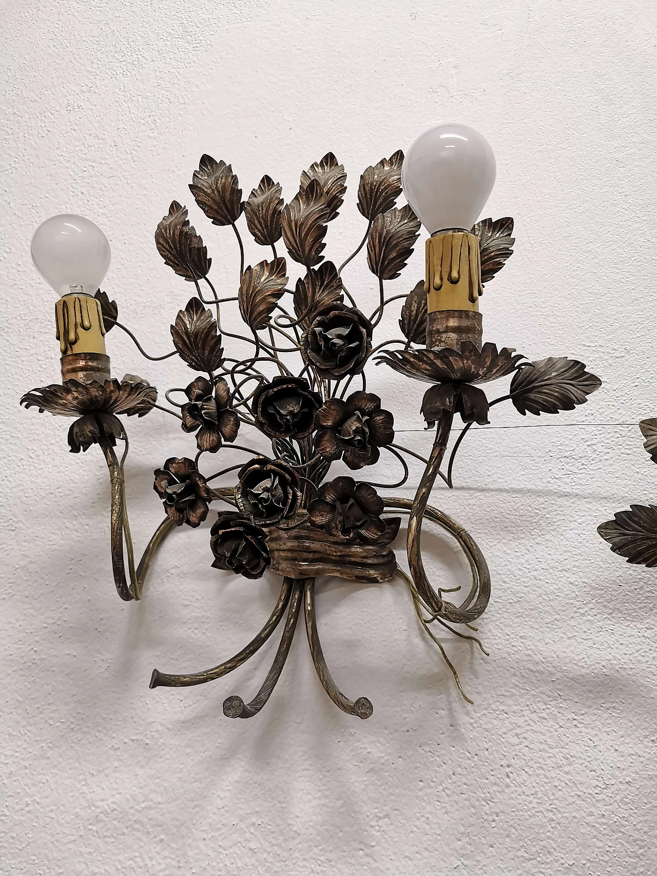 Pair of floral sconces in handcrafted silver plated iron, 50s 1190203