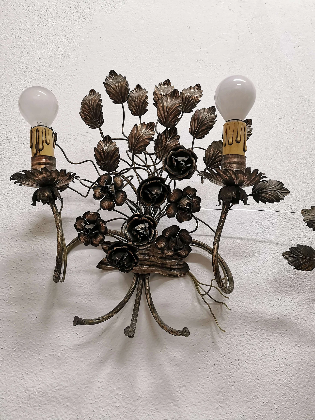 Pair of floral sconces in handcrafted silver plated iron, 50s 1190205