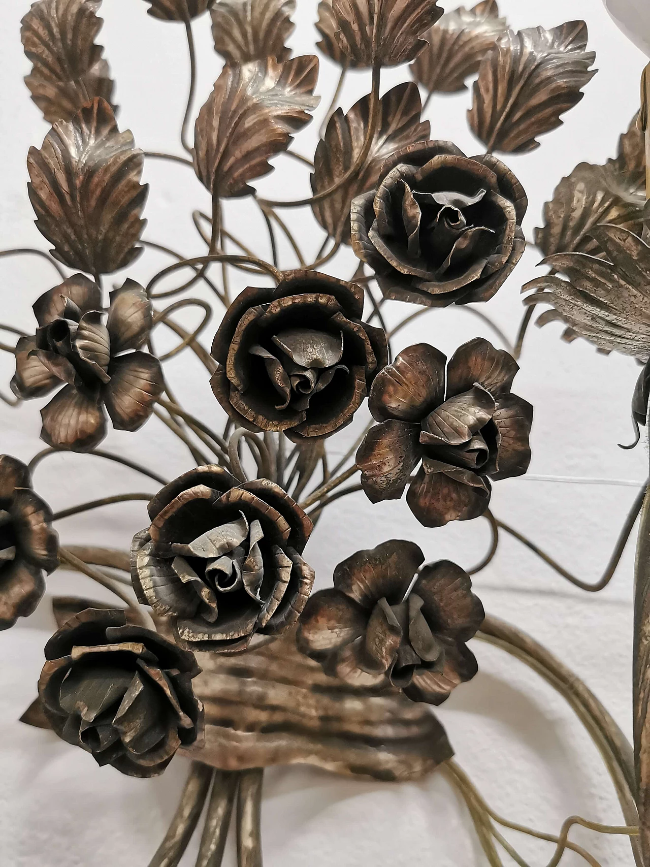 Pair of floral sconces in handcrafted silver plated iron, 50s 1190209