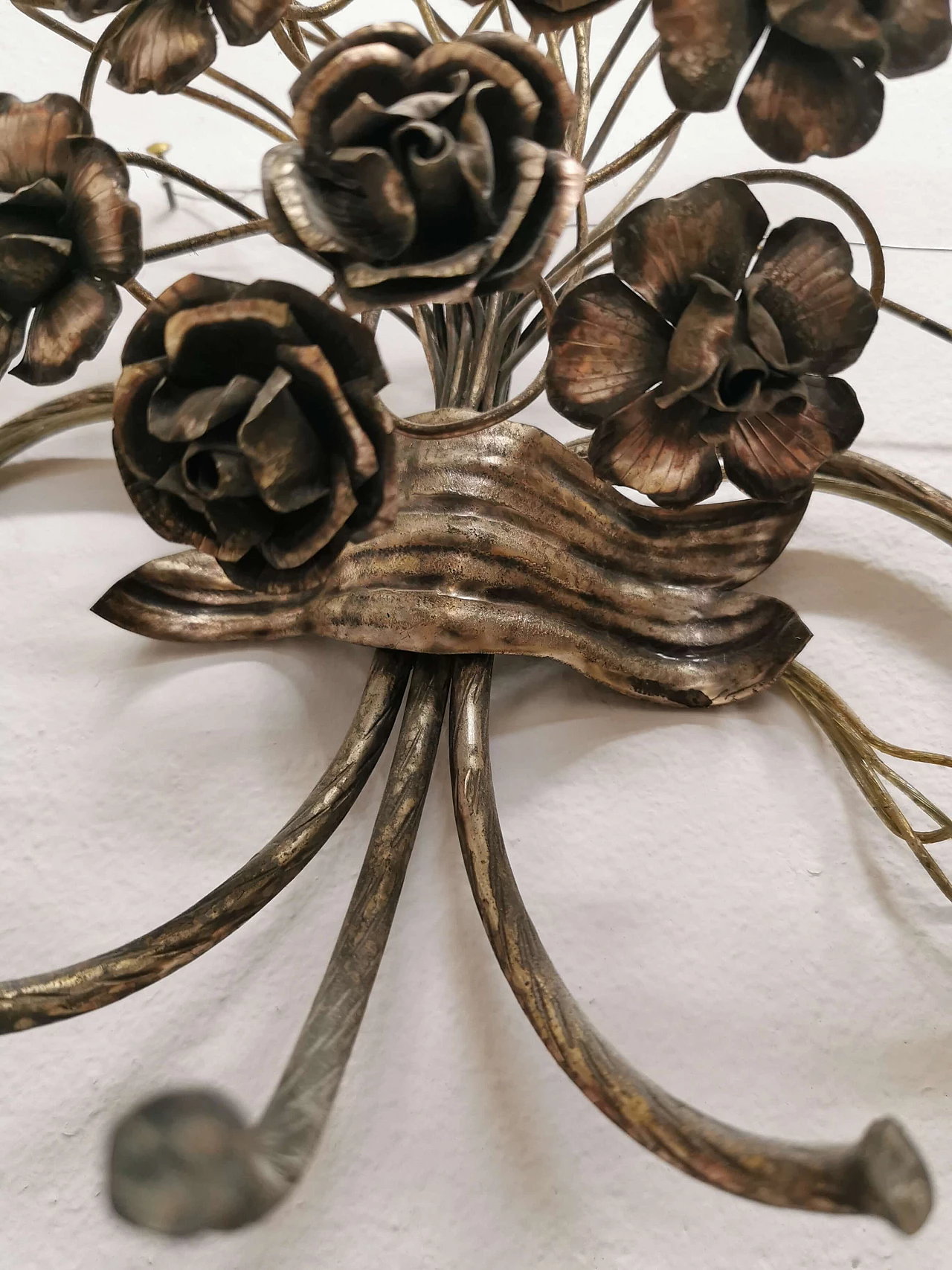 Pair of floral sconces in handcrafted silver plated iron, 50s 1190210