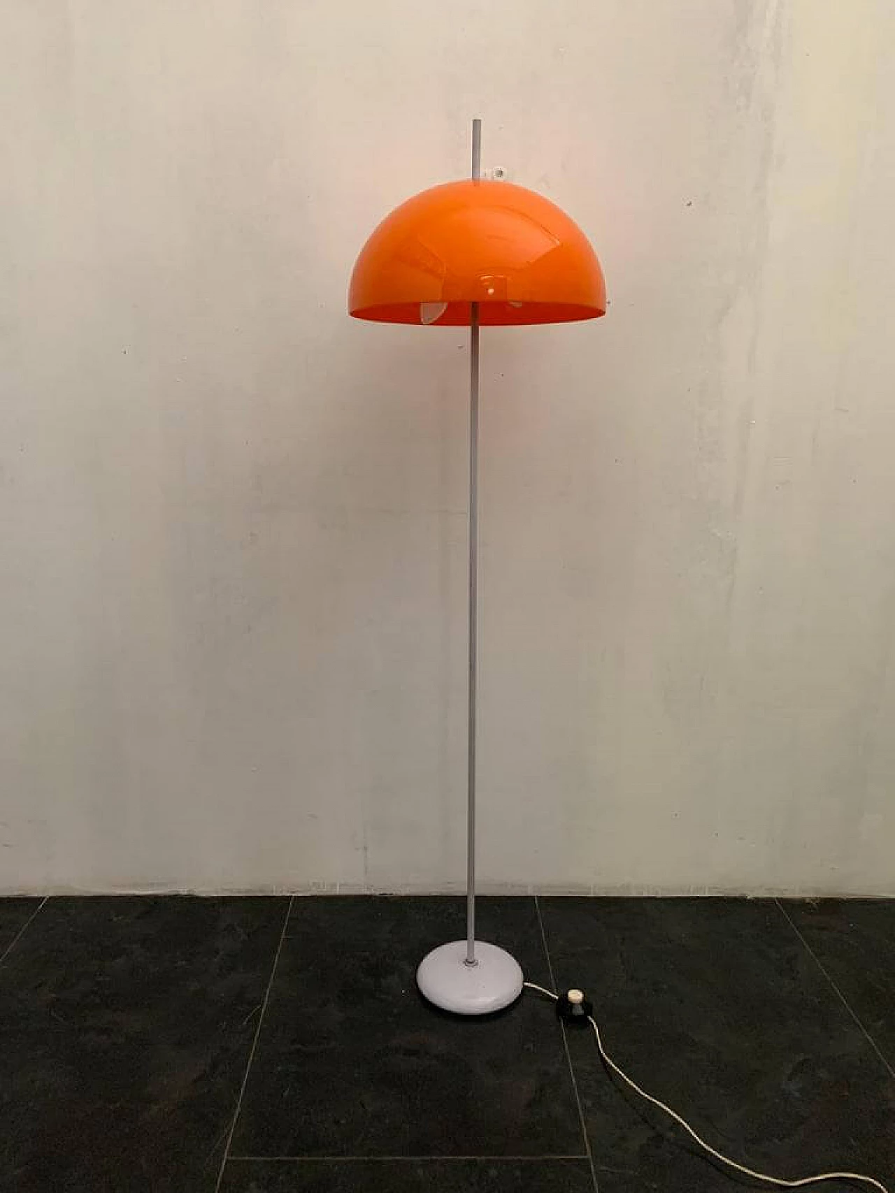 Floor lamp in metal and plastic, 70s 1190559