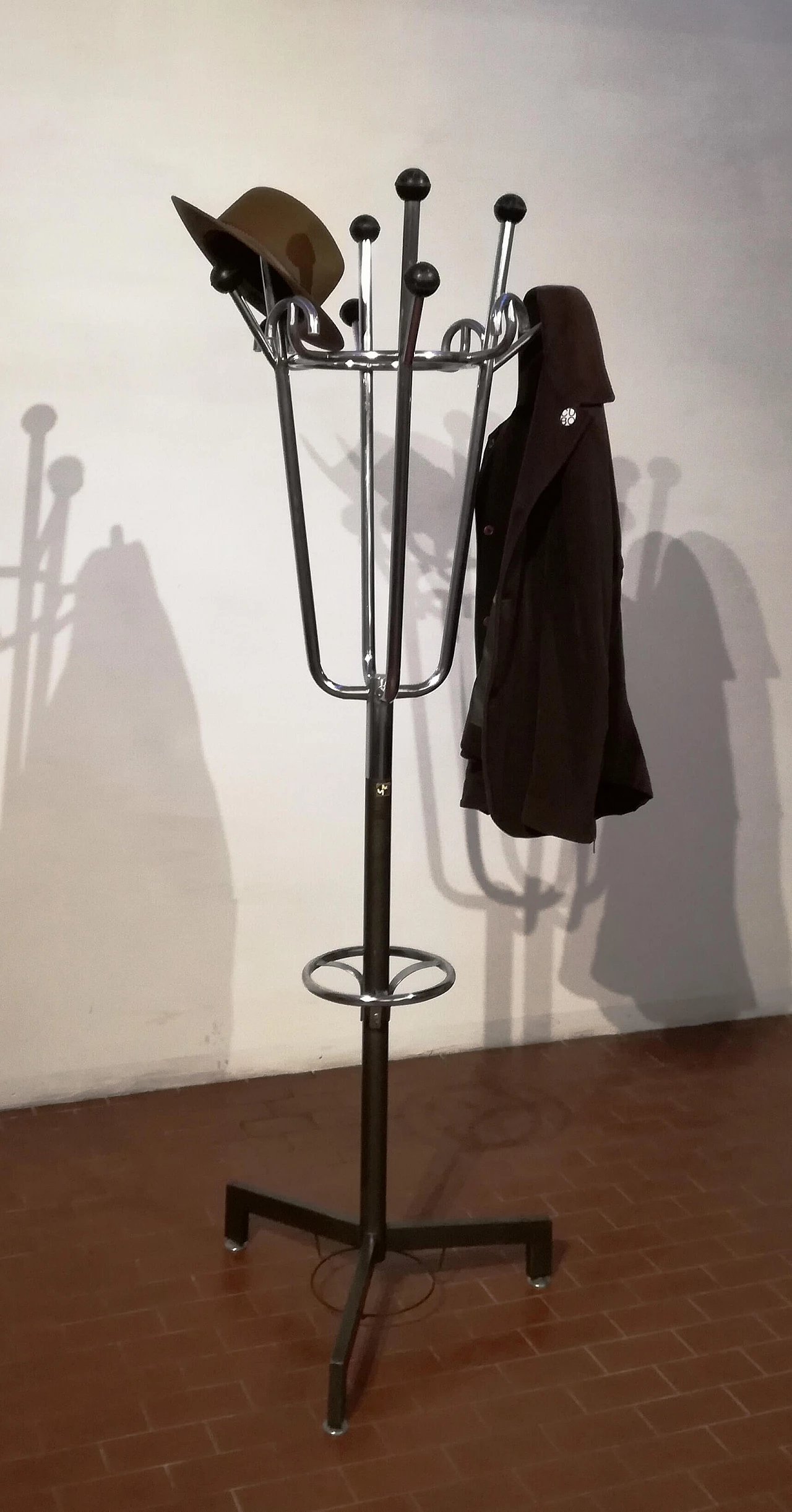 Standing coat rack in metal, 1960s 1190757