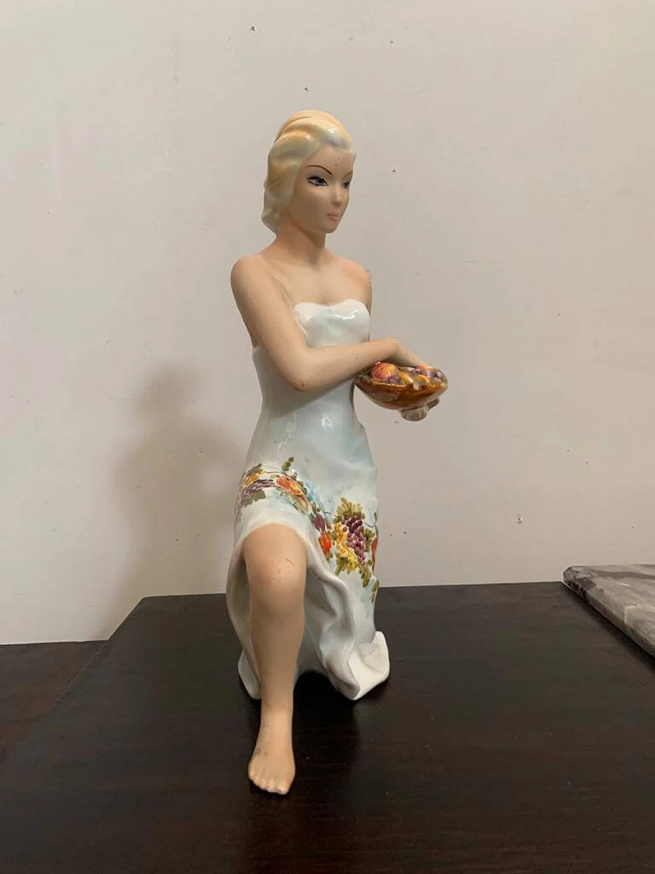 Ceramic sculpture of a woman carrying a basket of fruit by Favaro Cecchetto, 50s 1191219