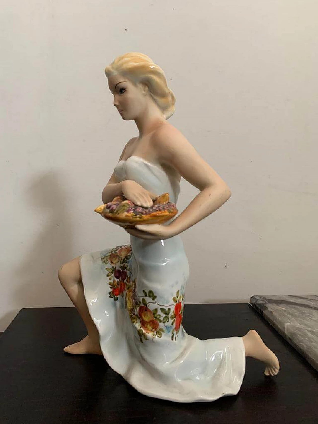 Ceramic sculpture of a woman carrying a basket of fruit by Favaro Cecchetto, 50s 1191221