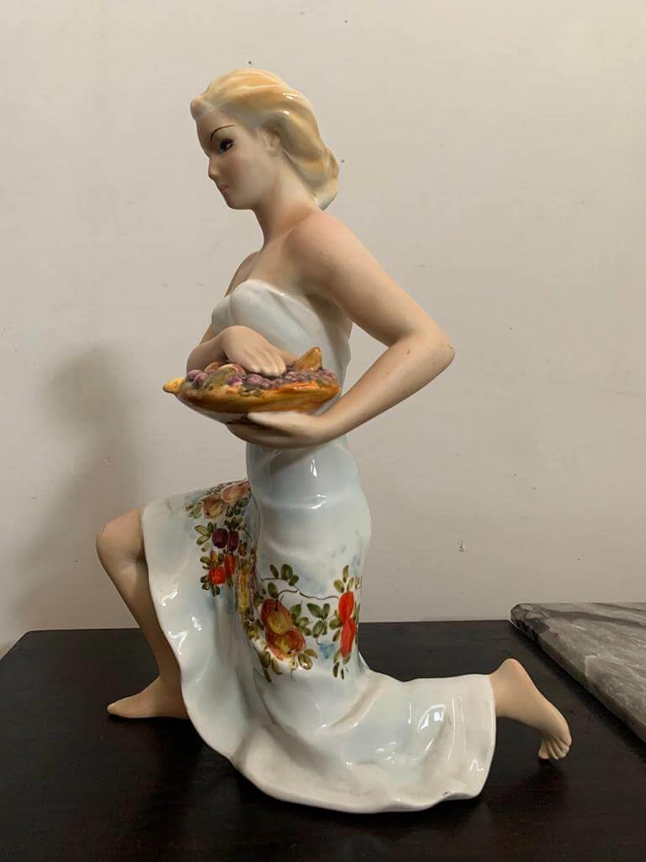 Ceramic sculpture of a woman carrying a basket of fruit by Favaro Cecchetto, 50s 1191222