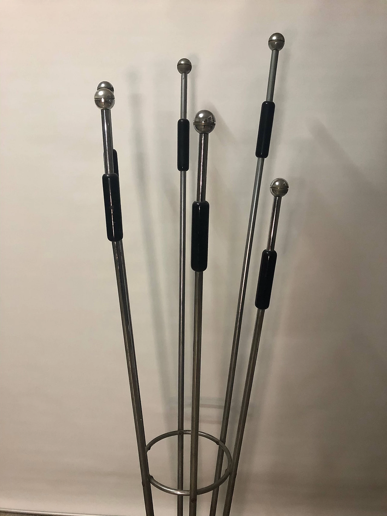 Coat stand in steel and travertine, 70s 1191486