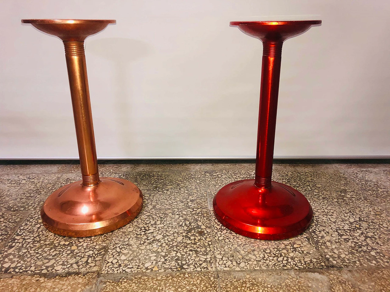 Pair of pedestals in aluminum vase holder, 60s 1191491