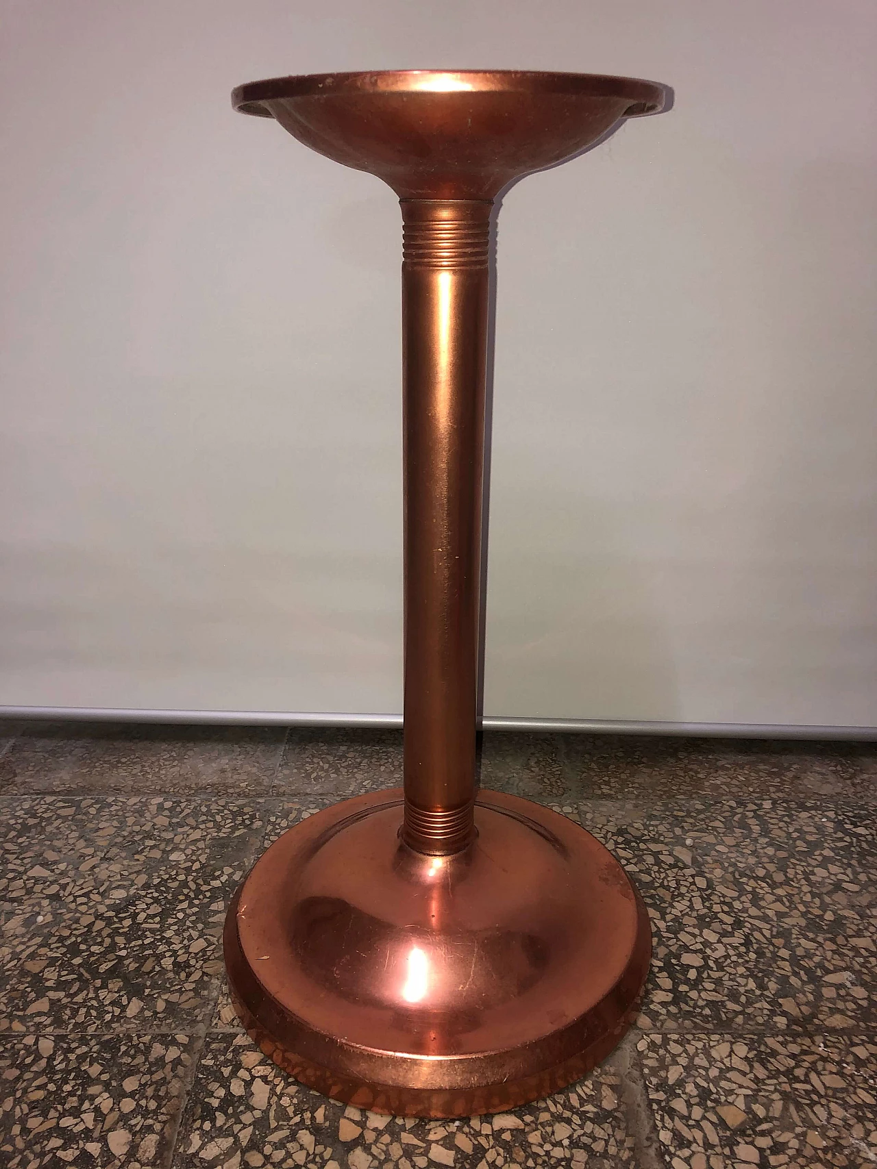 Pair of pedestals in aluminum vase holder, 60s 1191496