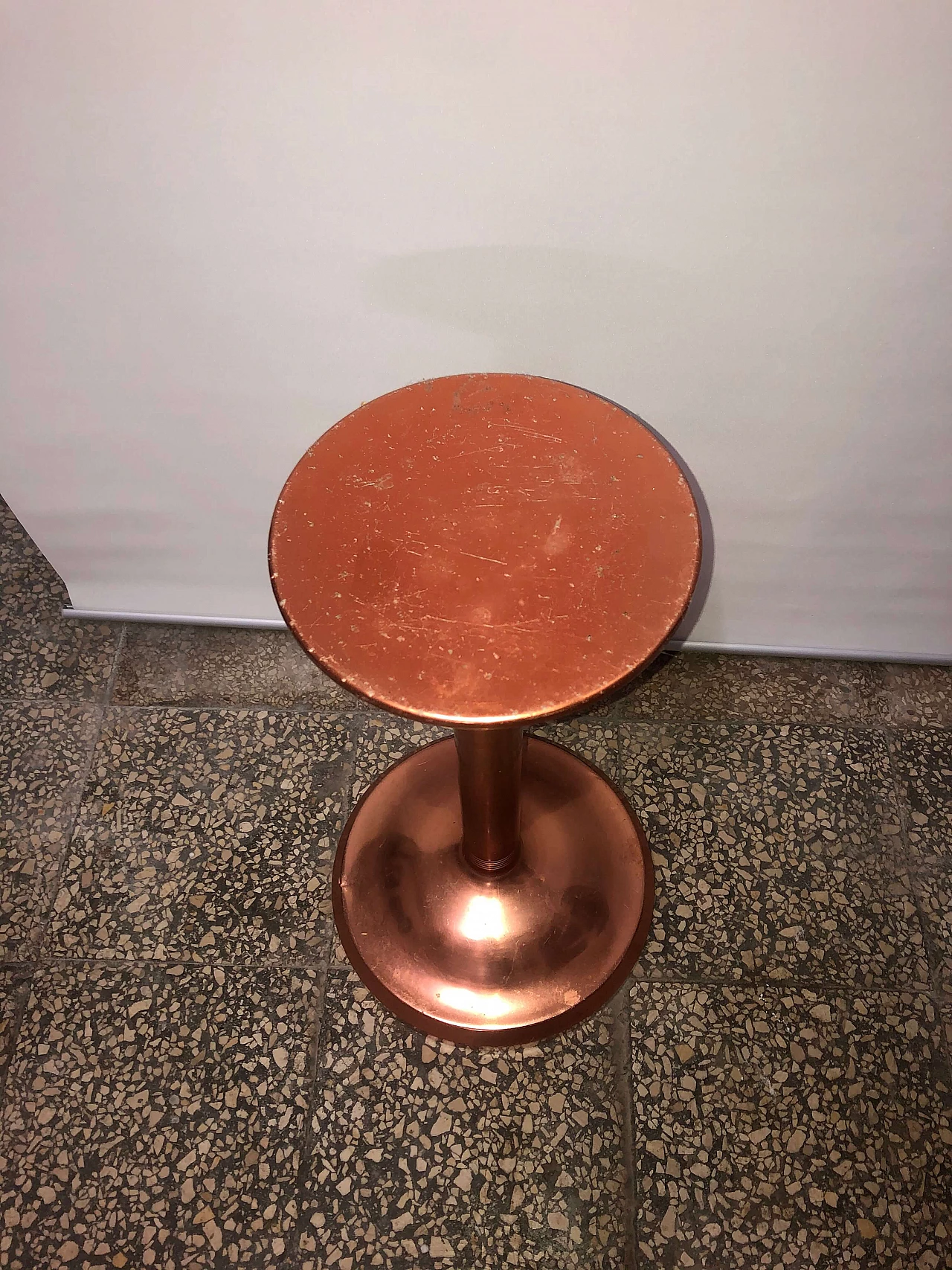 Pair of pedestals in aluminum vase holder, 60s 1191497