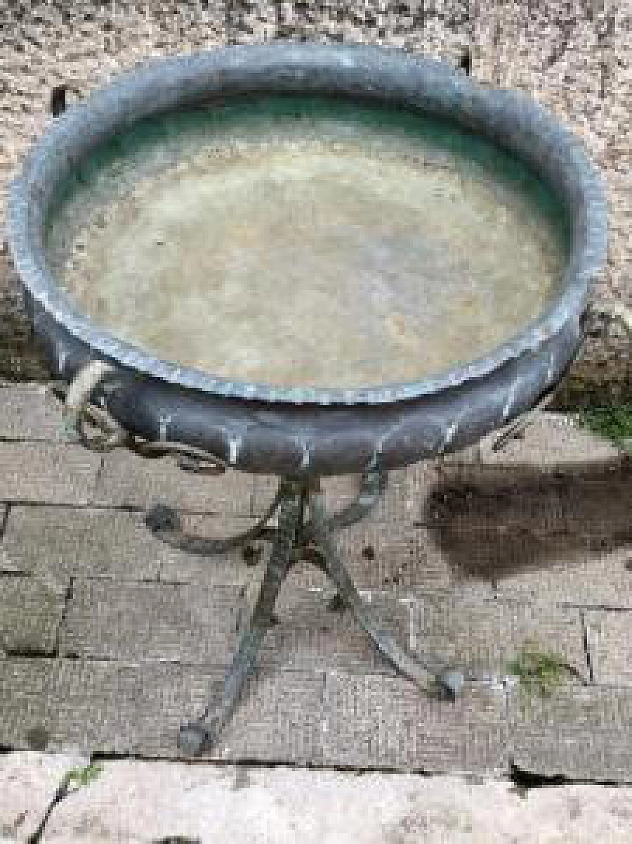 Fioriera in ferro battuto con bacile in rame 1192173