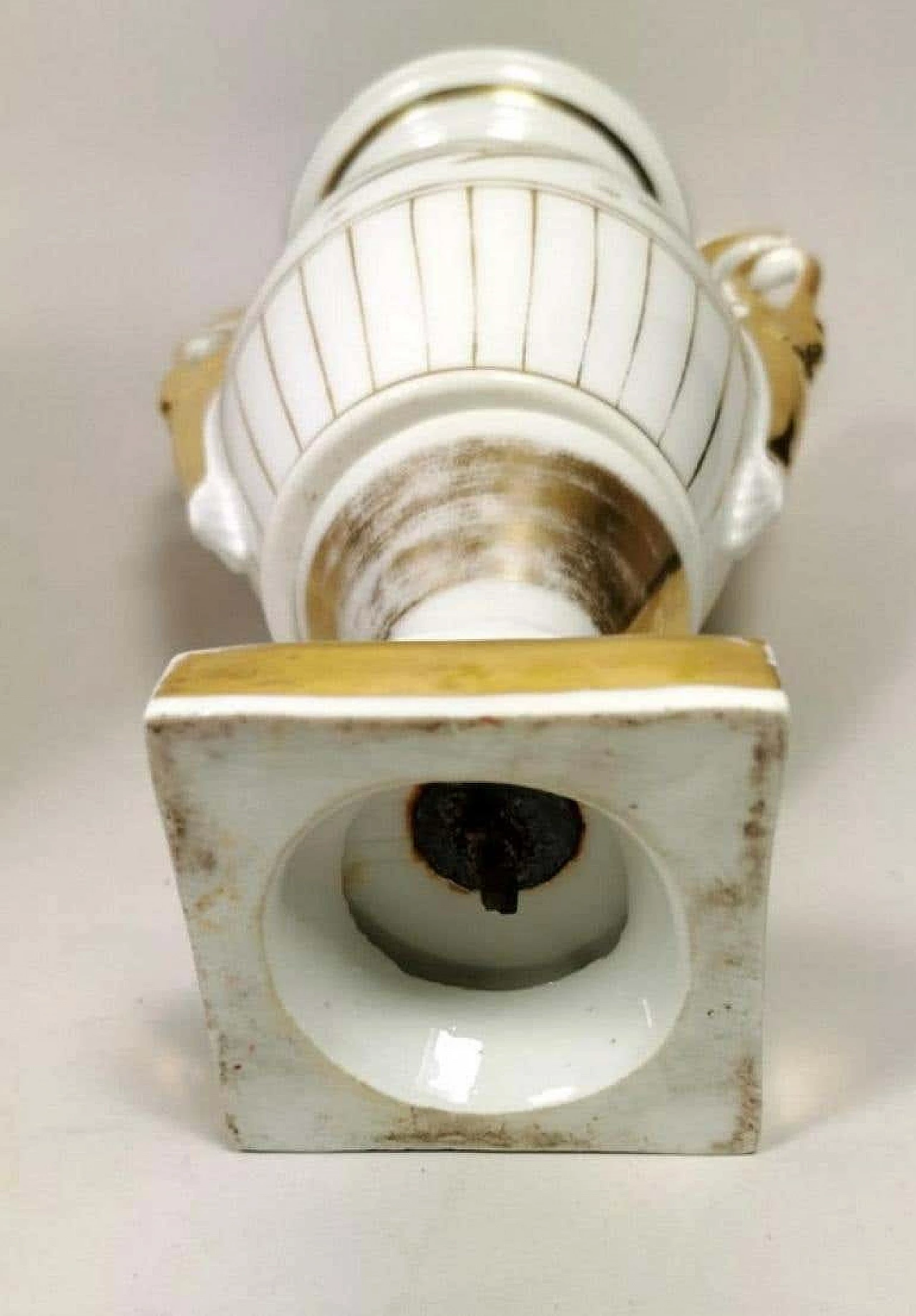 Pair of hand painted Napoleon III vases in porcelain de Paris, 19th century 1192325