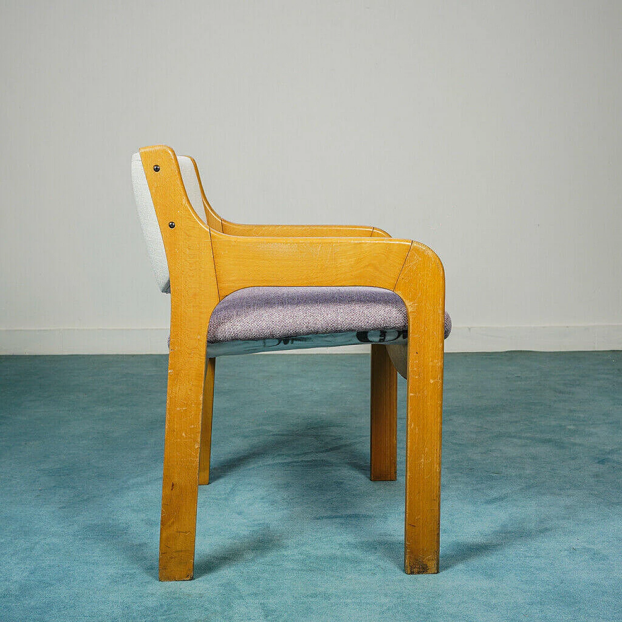 Coppia di sedie in legno e tessuto lilla, anni '70 1192490