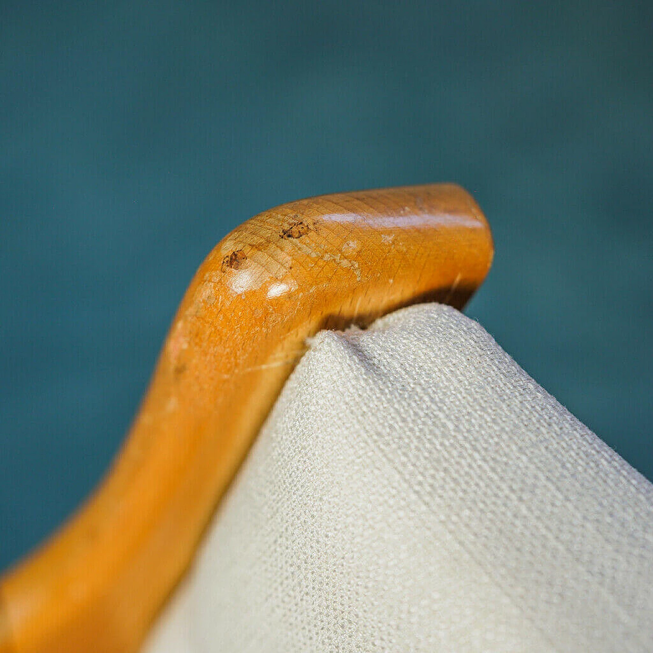 Coppia di sedie in legno e tessuto lilla, anni '70 1192495