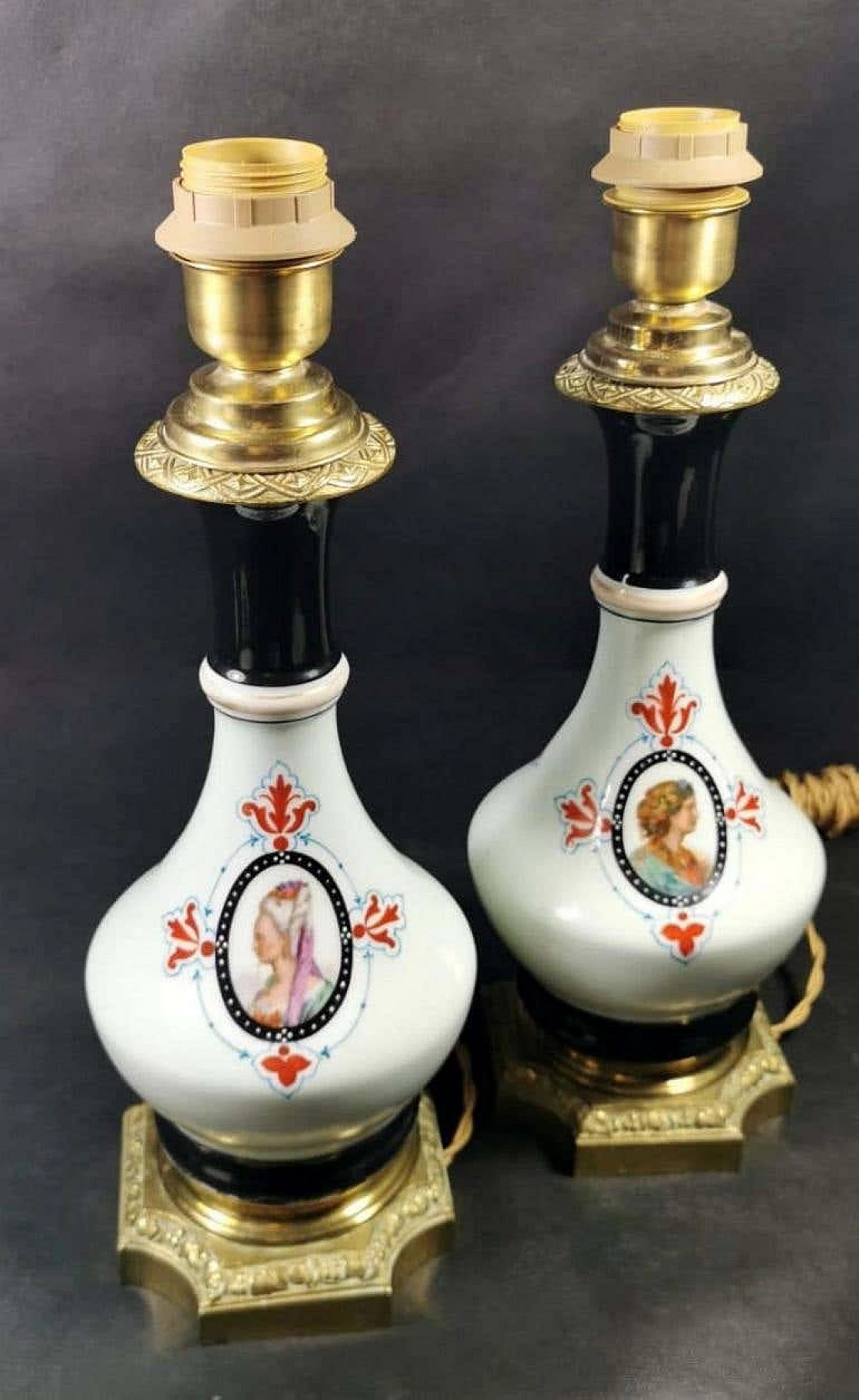 Coppia di lampade a olio Napoleone III in porceain de Paris 1193312