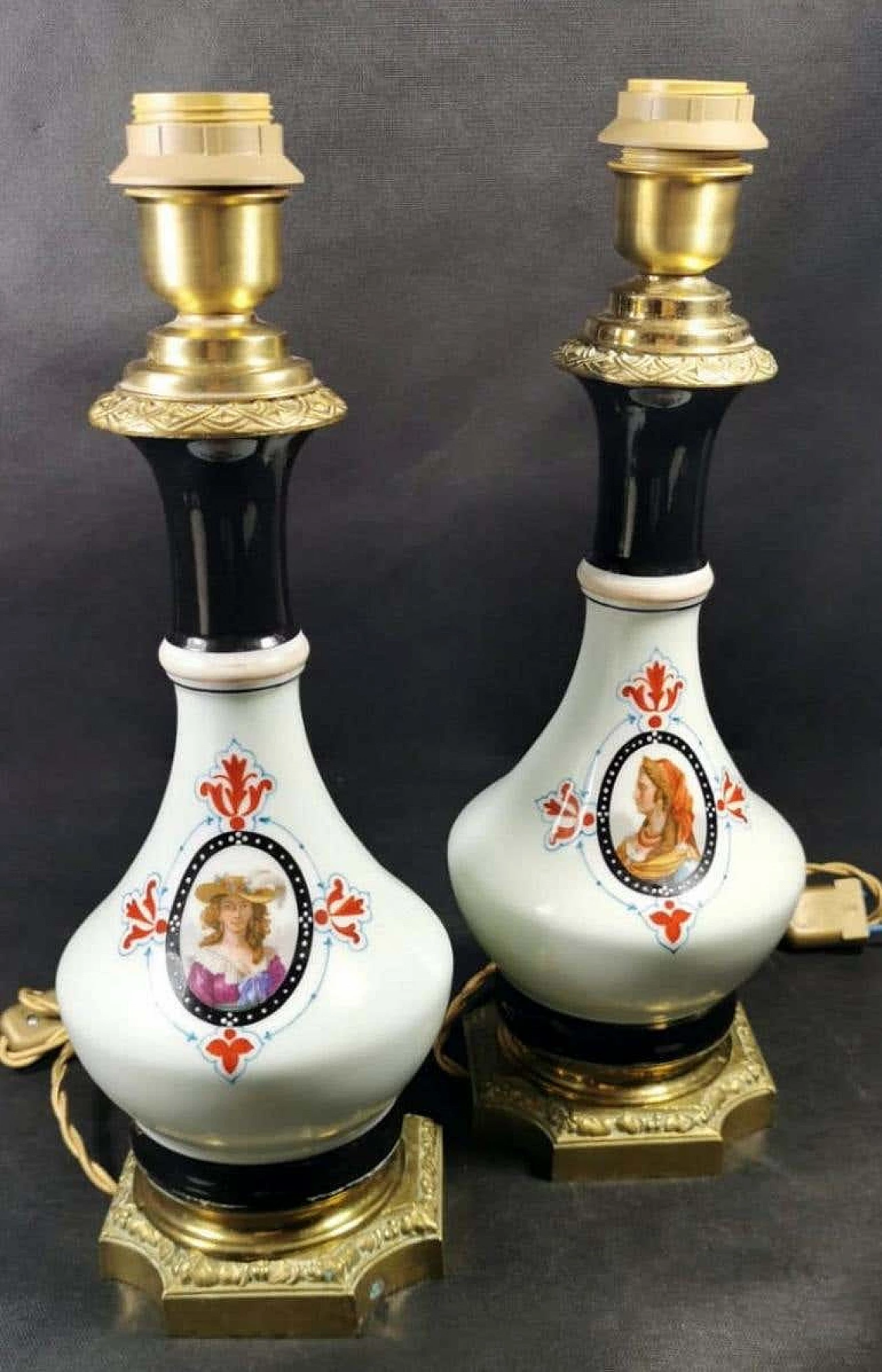 Coppia di lampade a olio Napoleone III in porceain de Paris 1193313