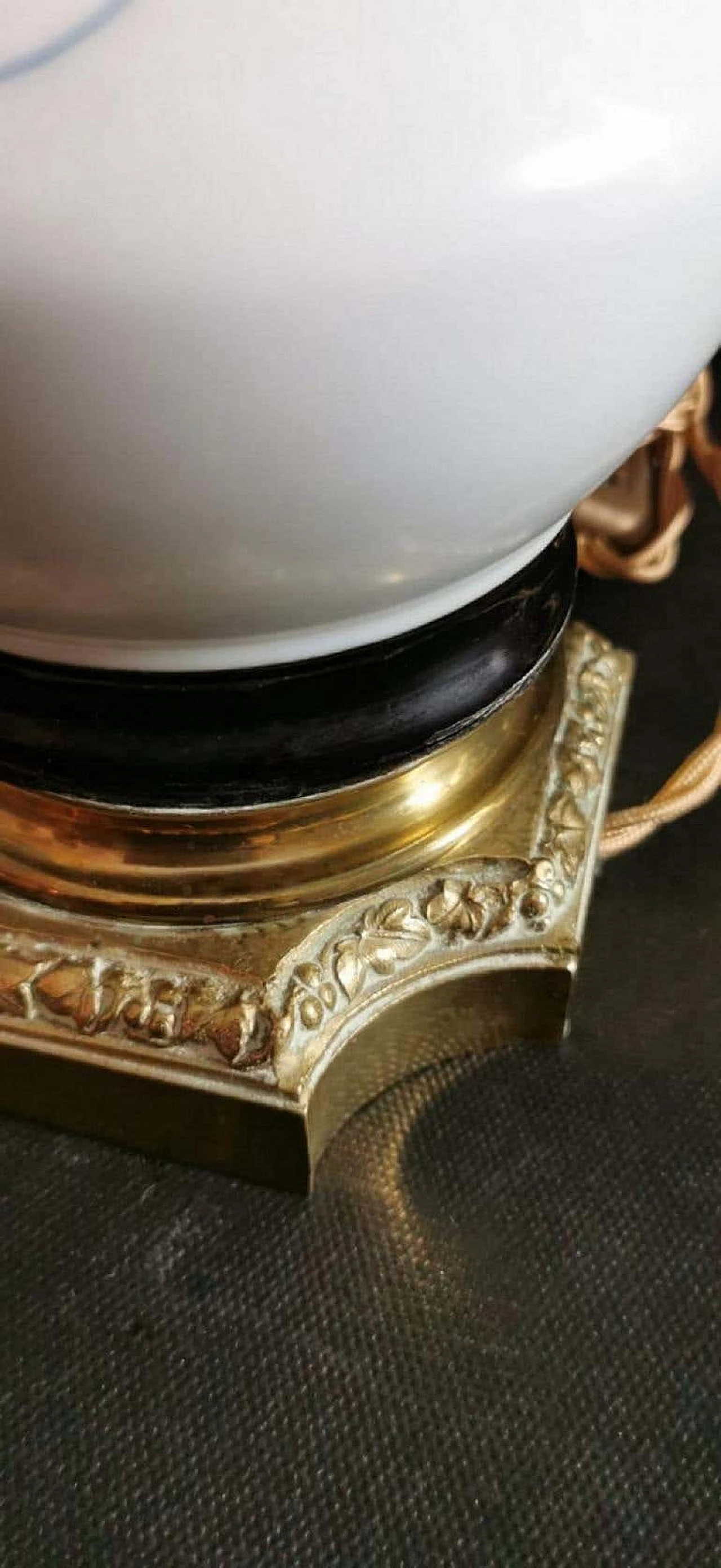 Coppia di lampade a olio Napoleone III in porceain de Paris 1193327