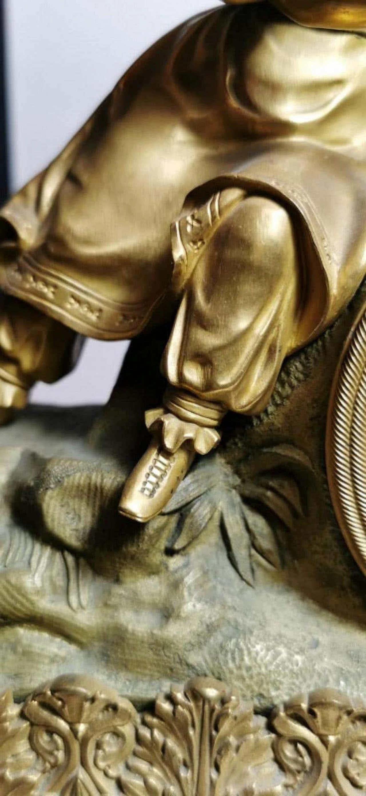 Orologio da camino in stile Luigi XVI in bronzo dorato 1193535